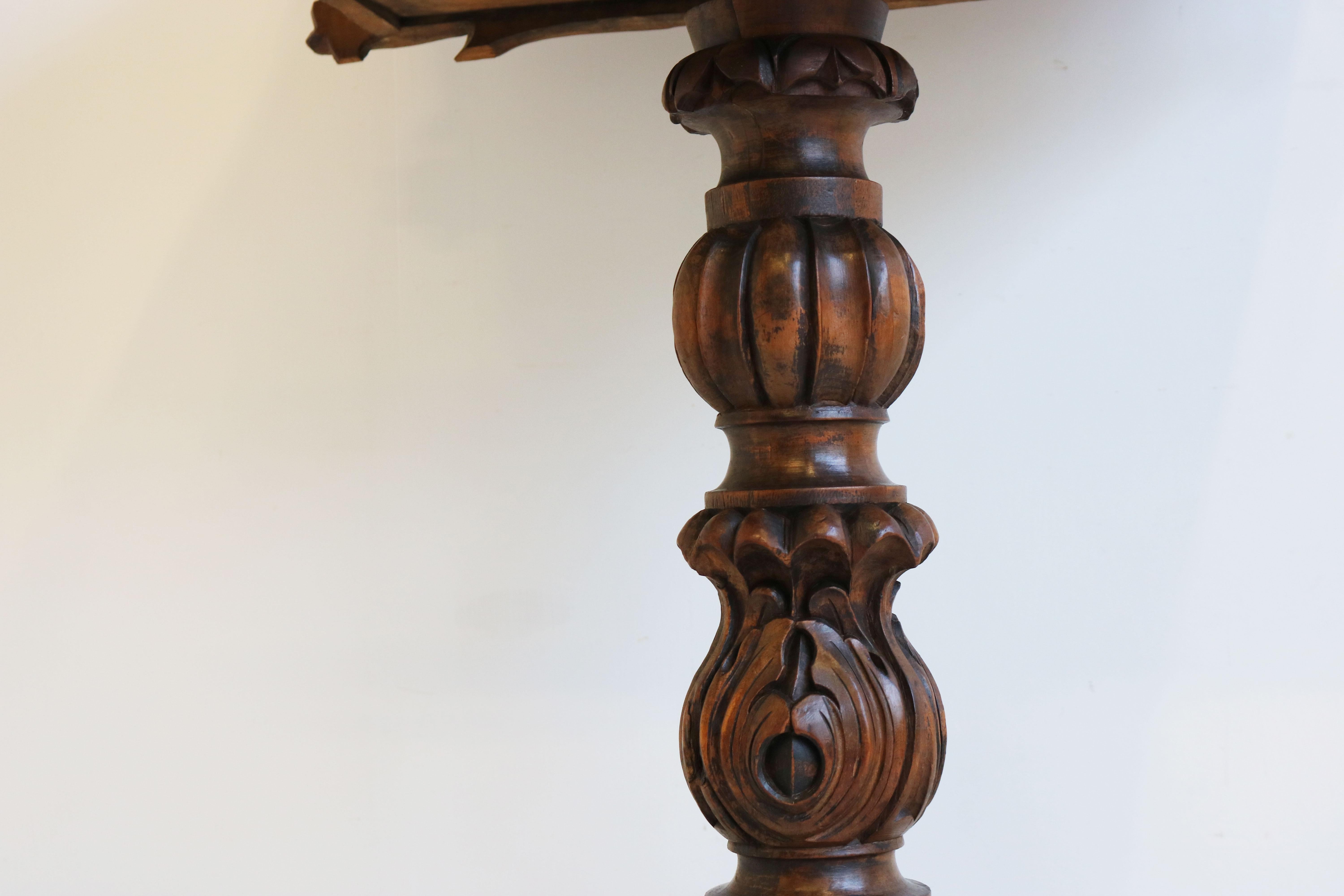 19th Century French Carved Oak Black Forest Plant Stand Jardinière Flower Box In Good Condition For Sale In Ijzendijke, NL