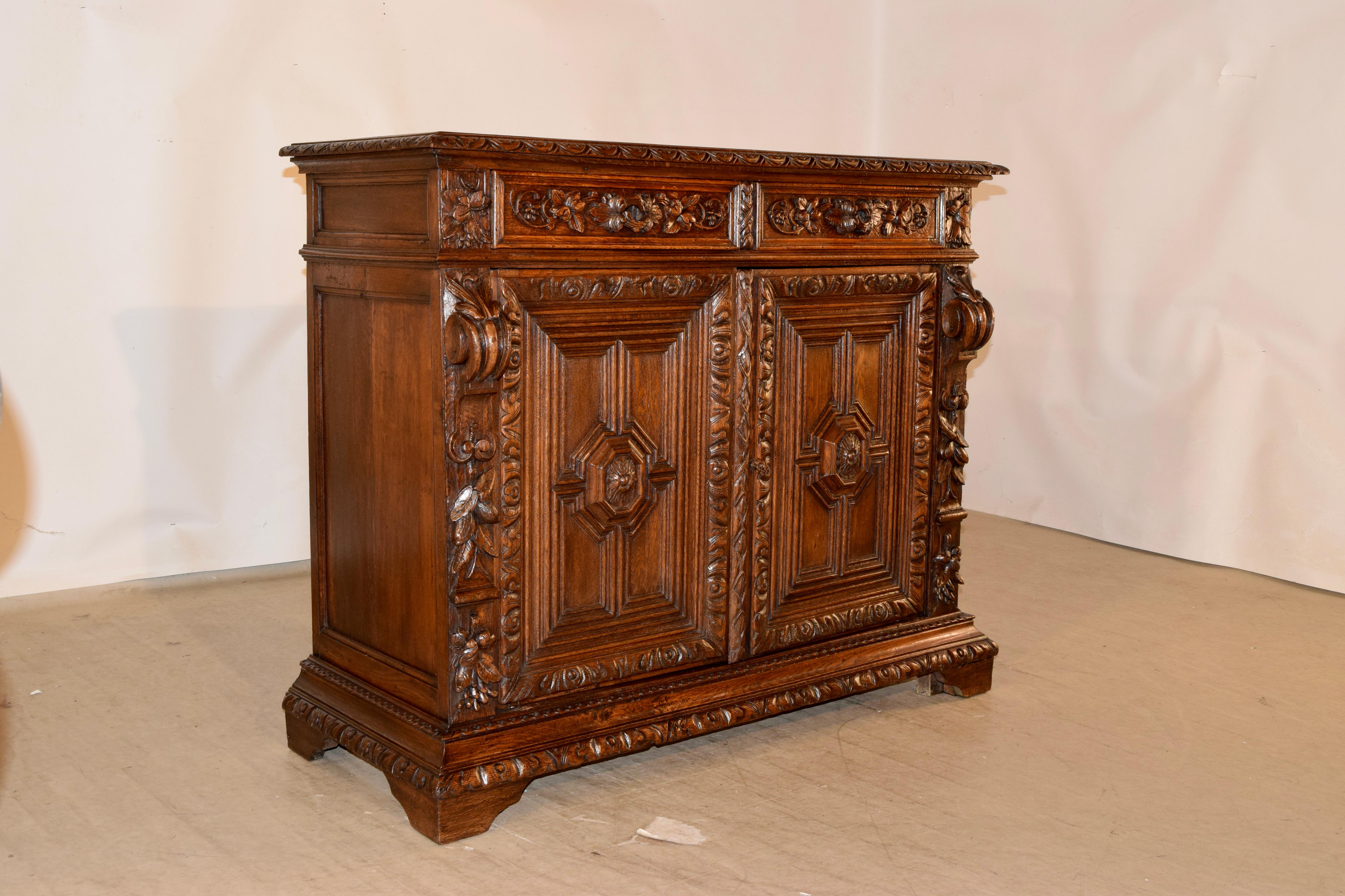 Francese Buffet francese in Oak intagliato del XIX secolo in vendita