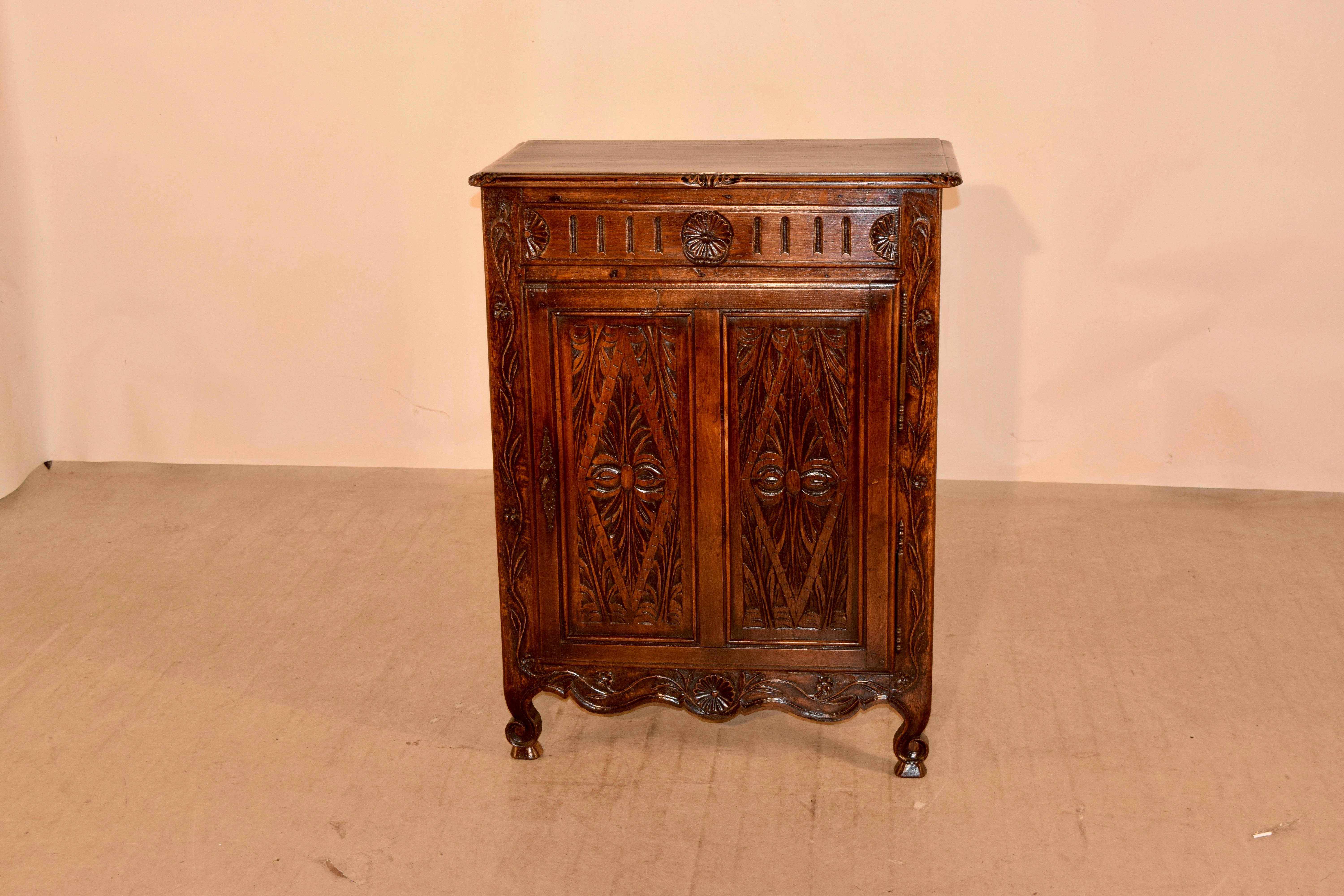 Hand-Carved 19th Century French Carved Oak Buffet For Sale