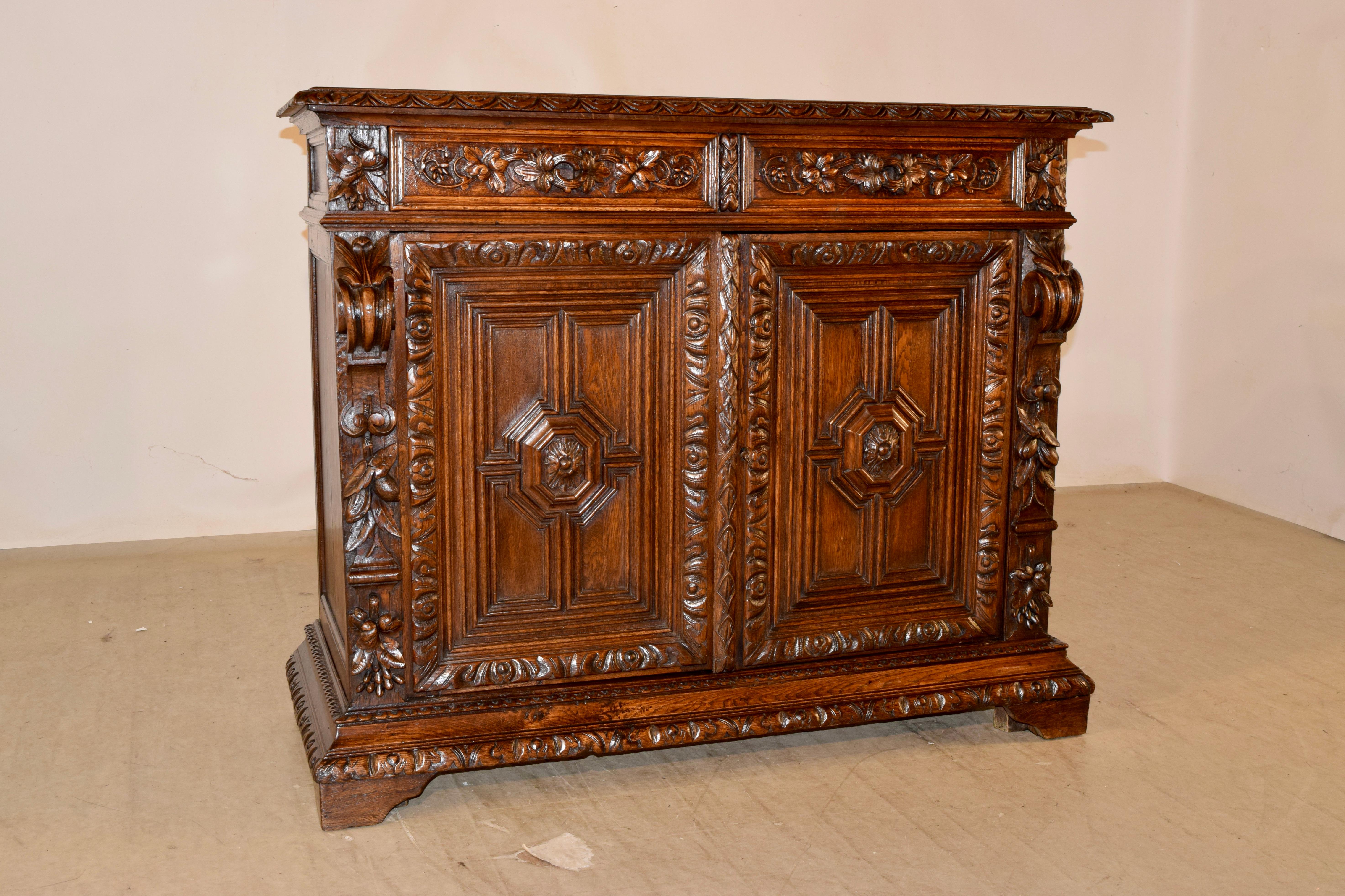Intagliato a mano Buffet francese in Oak intagliato del XIX secolo in vendita
