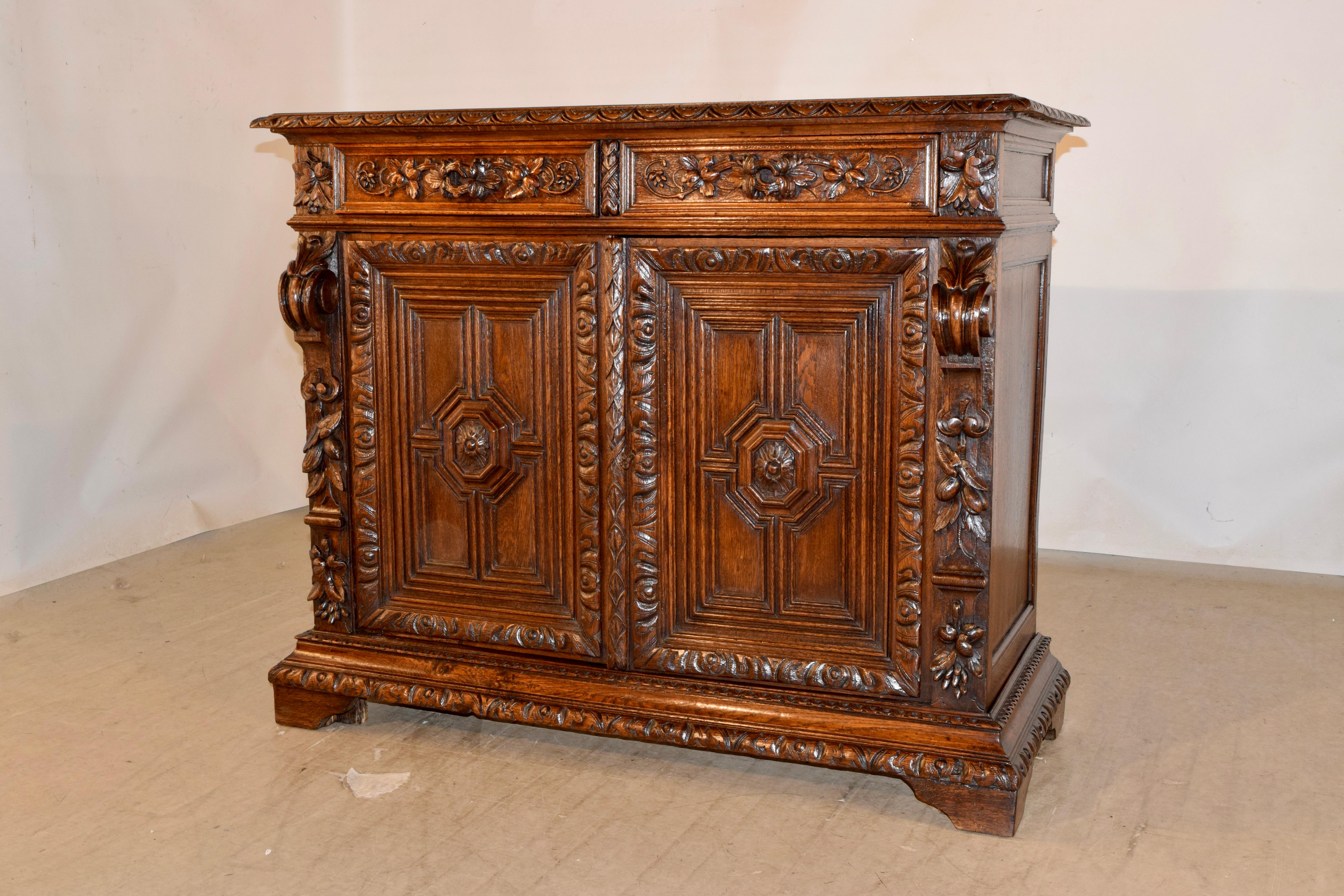Buffet francese in Oak intagliato del XIX secolo In condizioni buone in vendita a High Point, NC