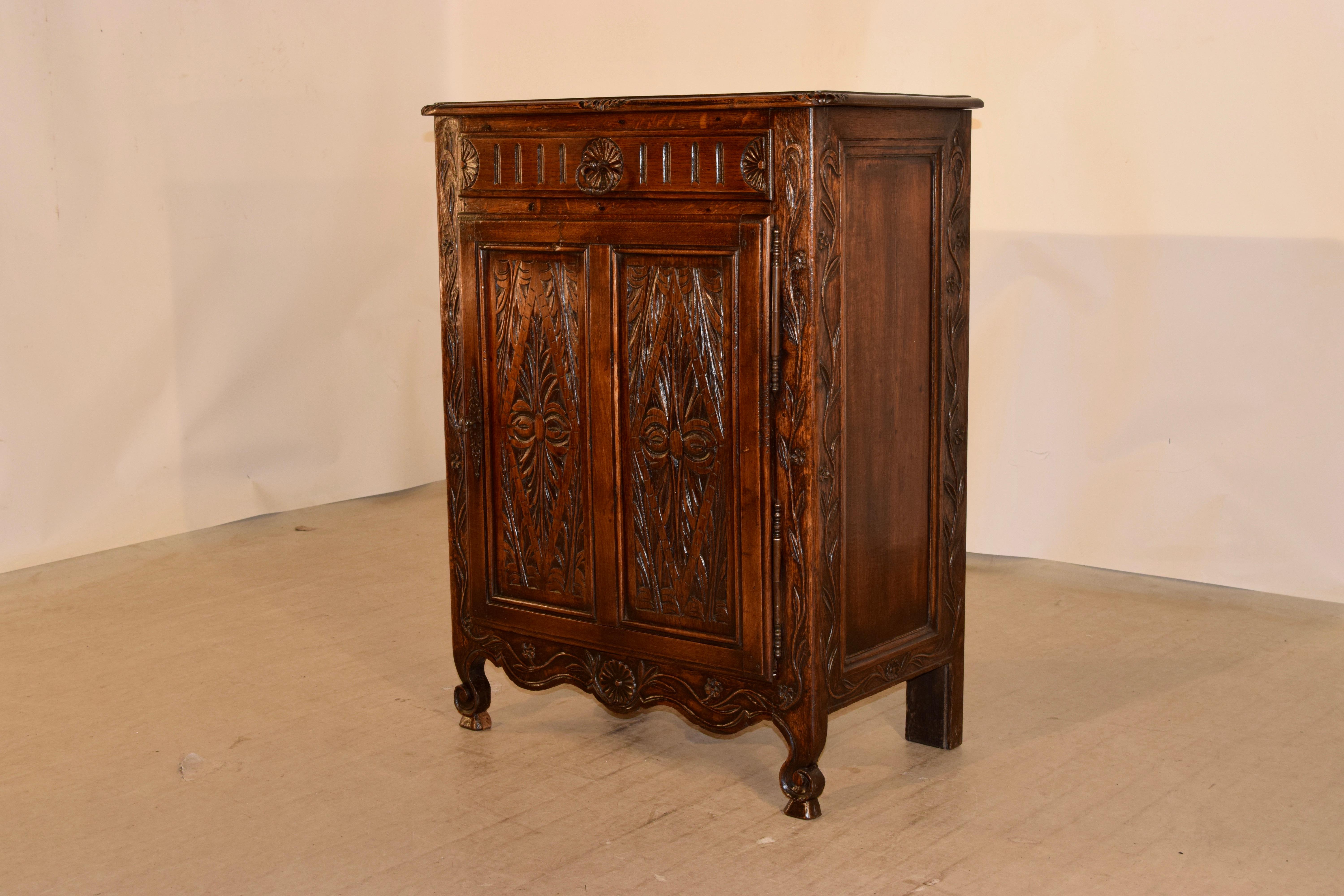 19th Century French Carved Oak Buffet For Sale 1