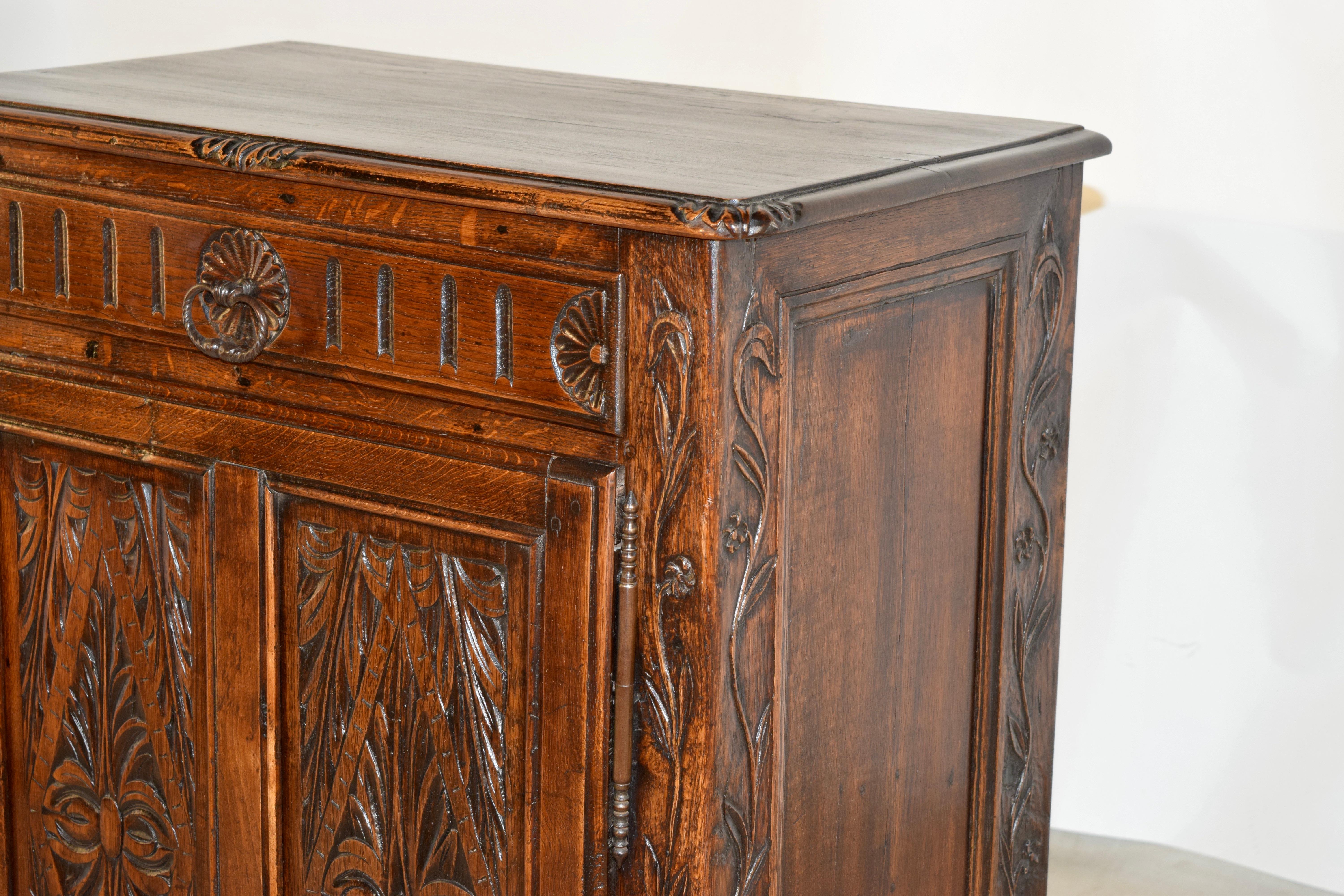 19th Century French Carved Oak Buffet For Sale 2