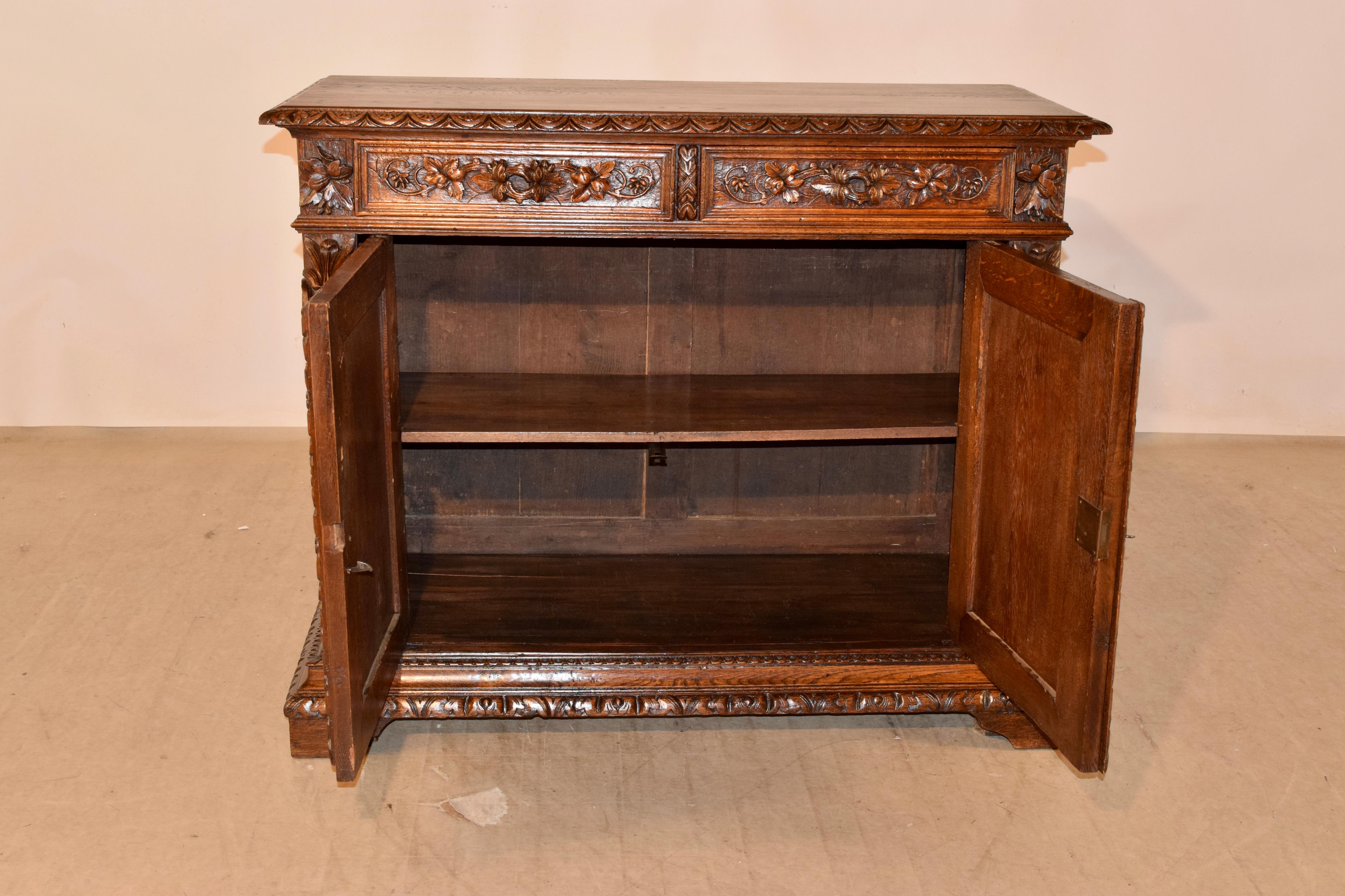 Buffet francese in Oak intagliato del XIX secolo in vendita 3