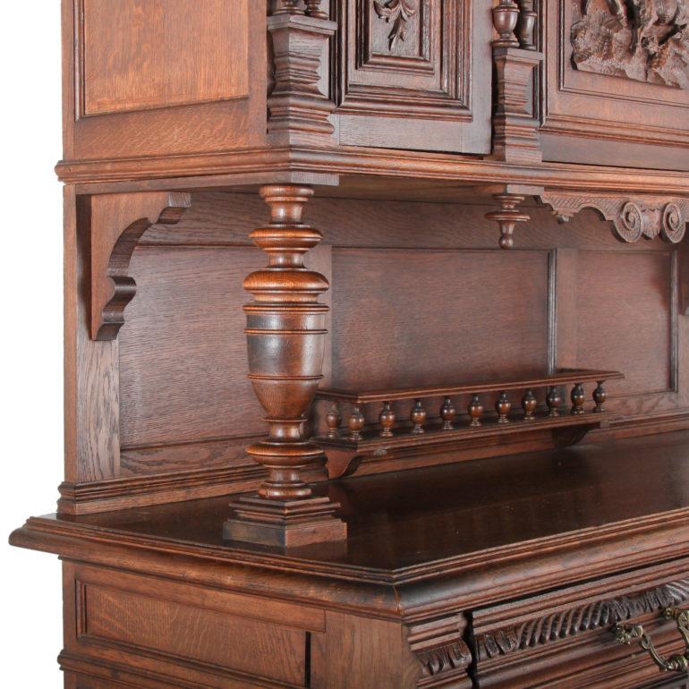 19th Century French Carved Oak Buffet Hutch In Good Condition In Vancouver, British Columbia