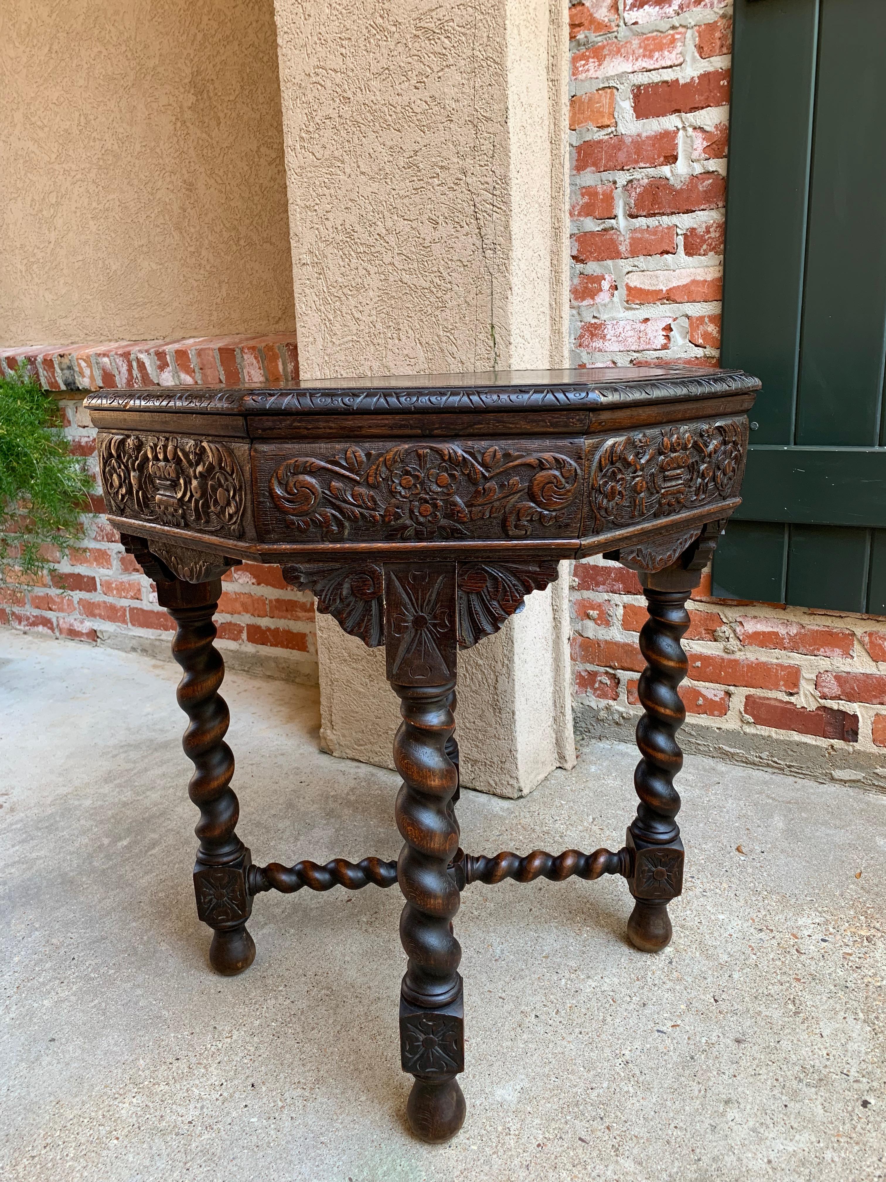 19th Century French Carved Oak Center Octagon Table Barley Twist Library Sofa In Good Condition In Shreveport, LA