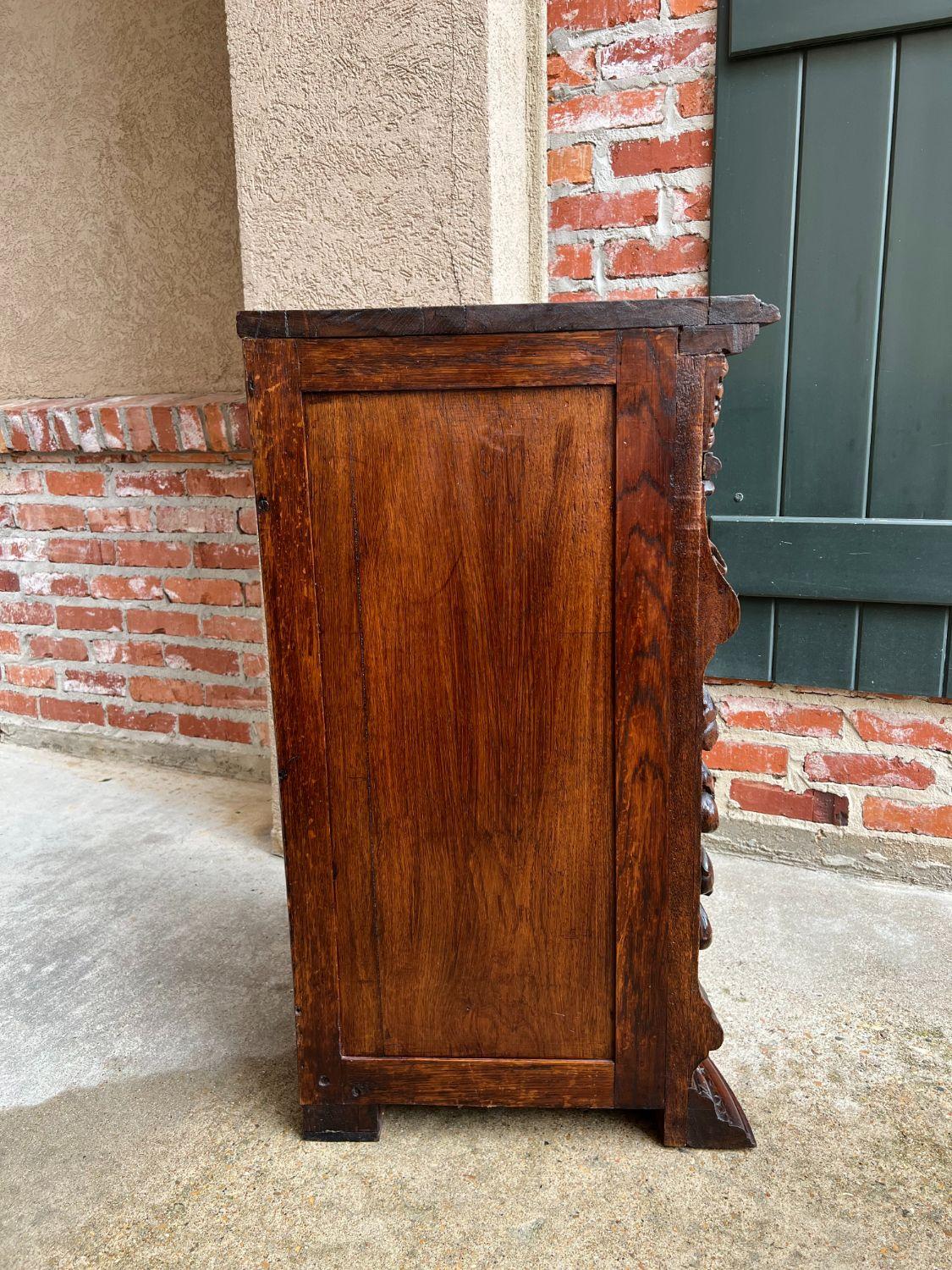 19th Century French Carved Oak Corner Cabinet Renaissance Petite Arched Front 5