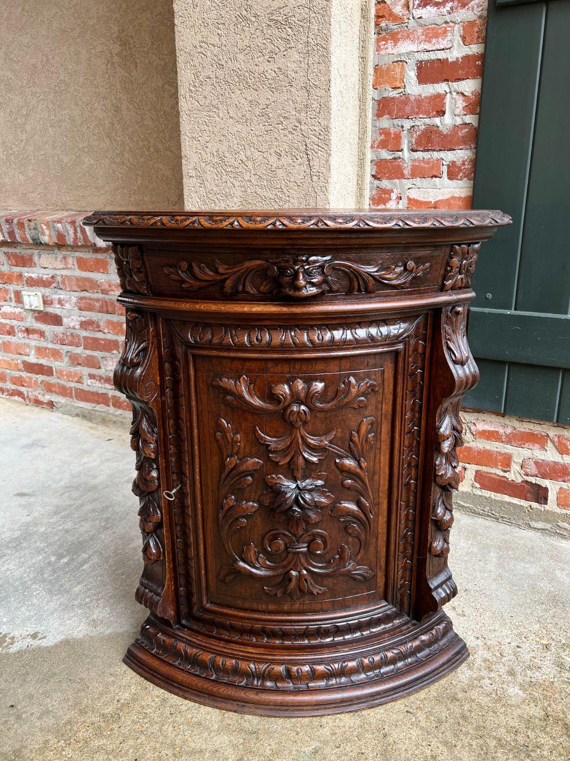 19th Century French Carved Oak Corner Cabinet Renaissance Petite Arched Front 10