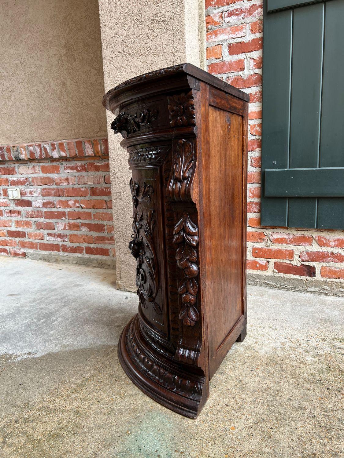 19th Century French Carved Oak Corner Cabinet Renaissance Petite Arched Front 14