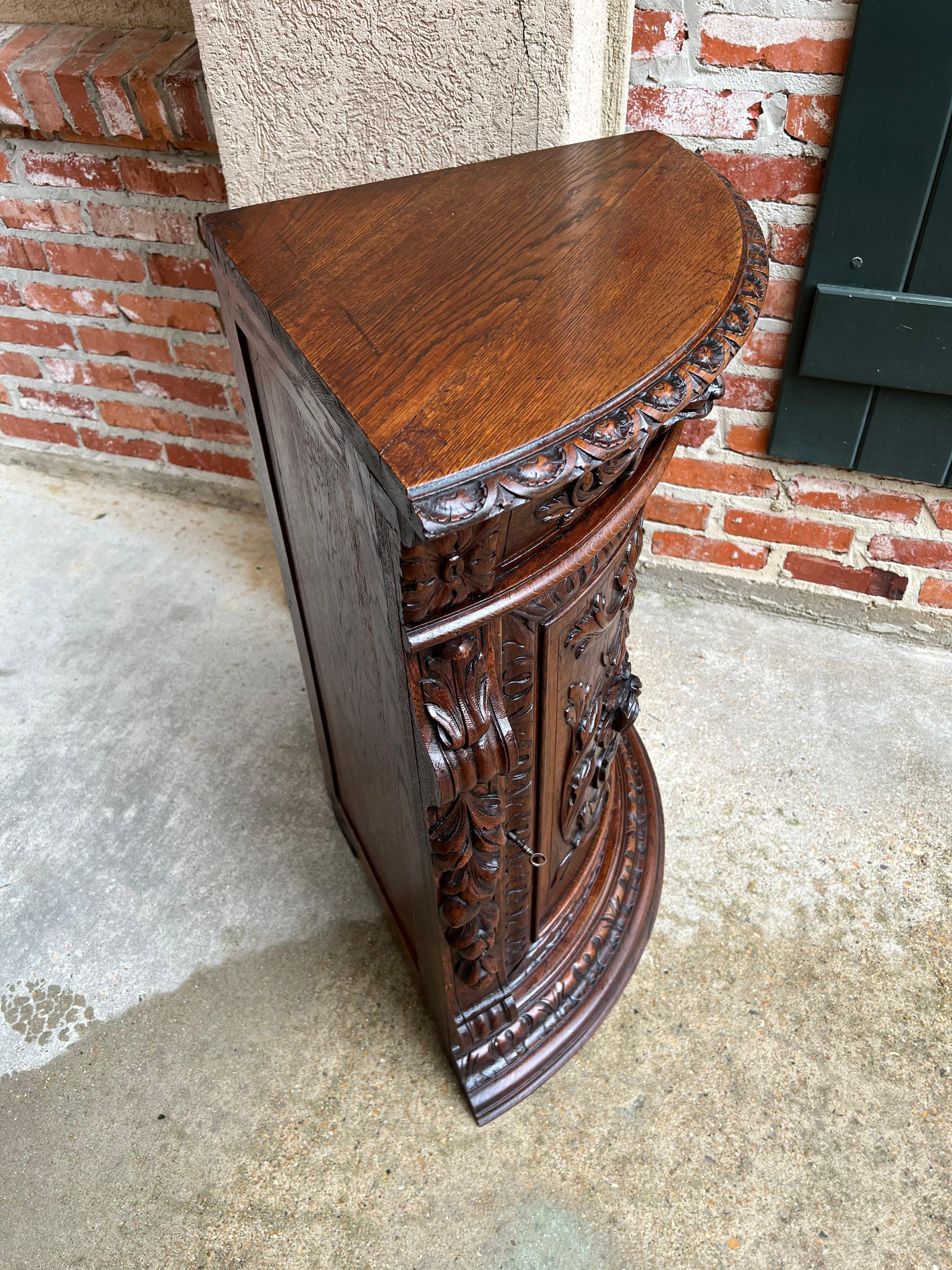 19th Century French Carved Oak Corner Cabinet Renaissance Petite Arched Front 15