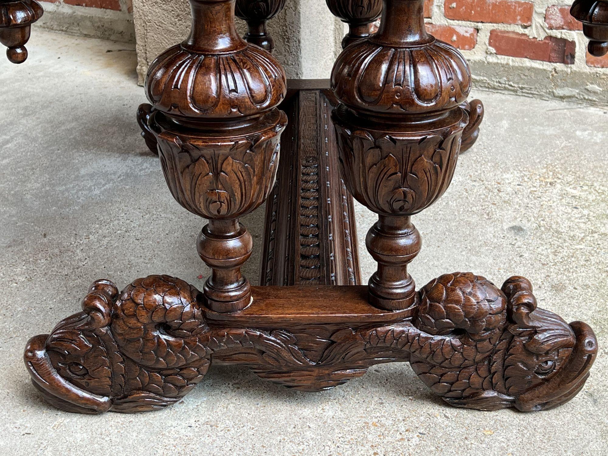 Ancienne table de bibliothèque française sculptée en chêne avec dauphins, Renaissance gothique, vers 1890 en vente 10