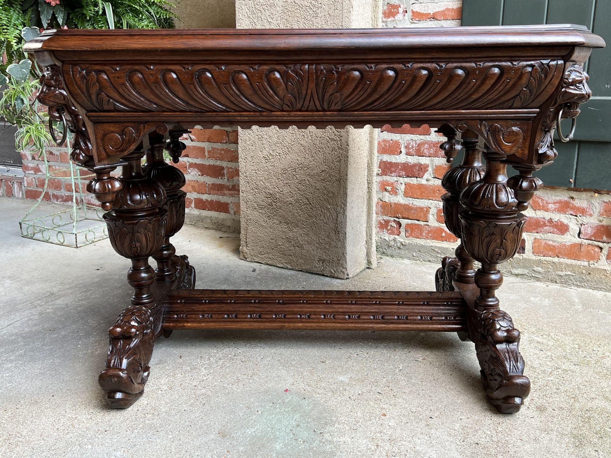 Sculpté à la main Ancienne table de bibliothèque française sculptée en chêne avec dauphins, Renaissance gothique, vers 1890 en vente