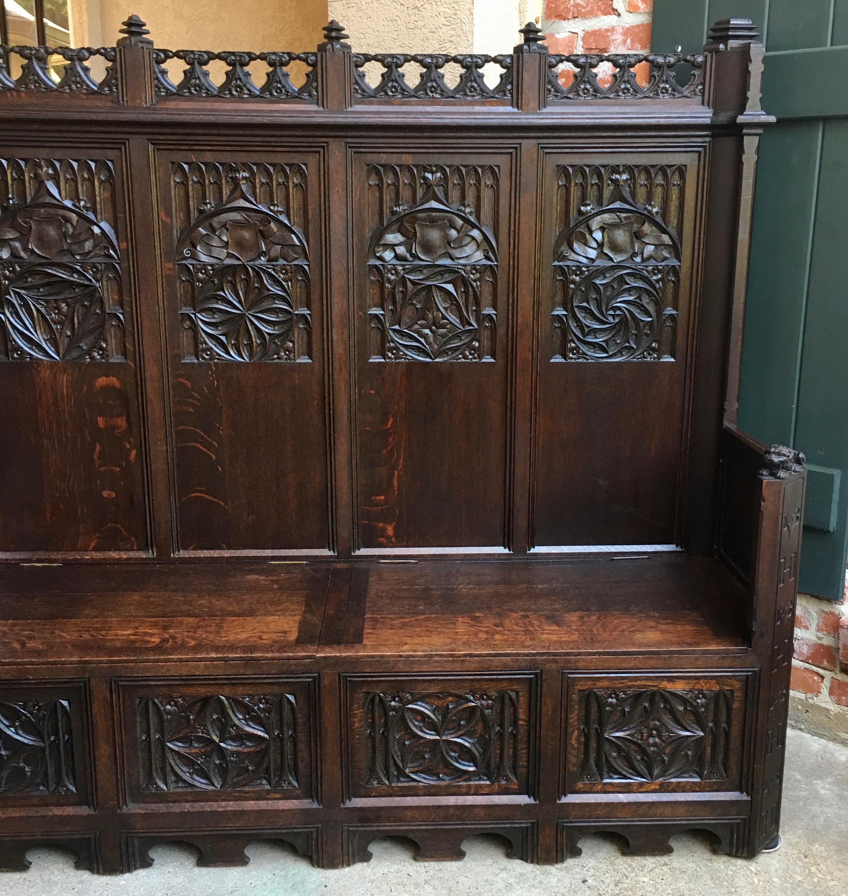 19th Century French Carved Oak Entry Hall Bench Gothic Chapel Pew Settle Trunk In Good Condition In Shreveport, LA