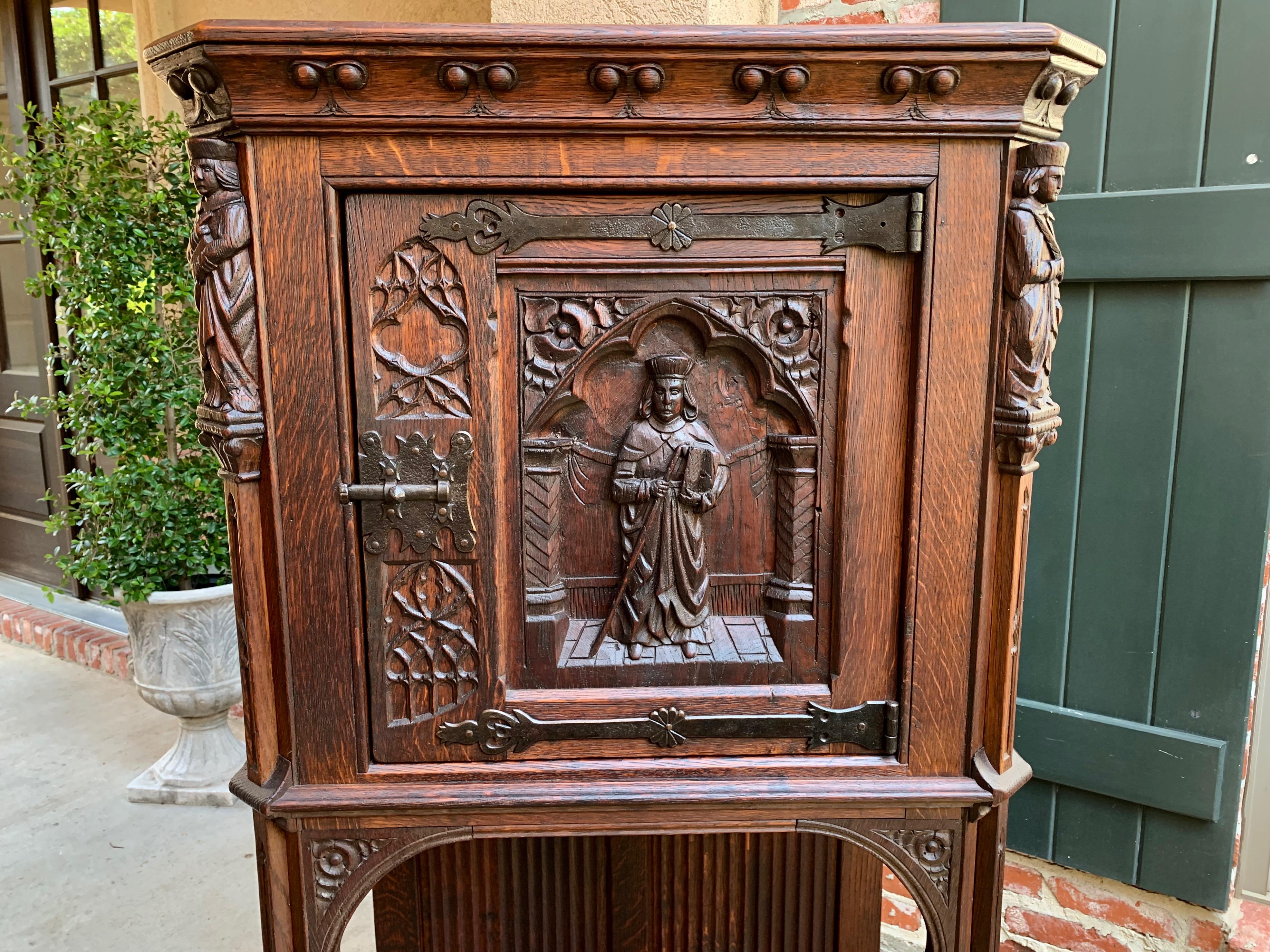 19th Century French Carved Oak Gothic Vestry Sacristy Altar Wine Cabinet Bar  In Good Condition In Shreveport, LA