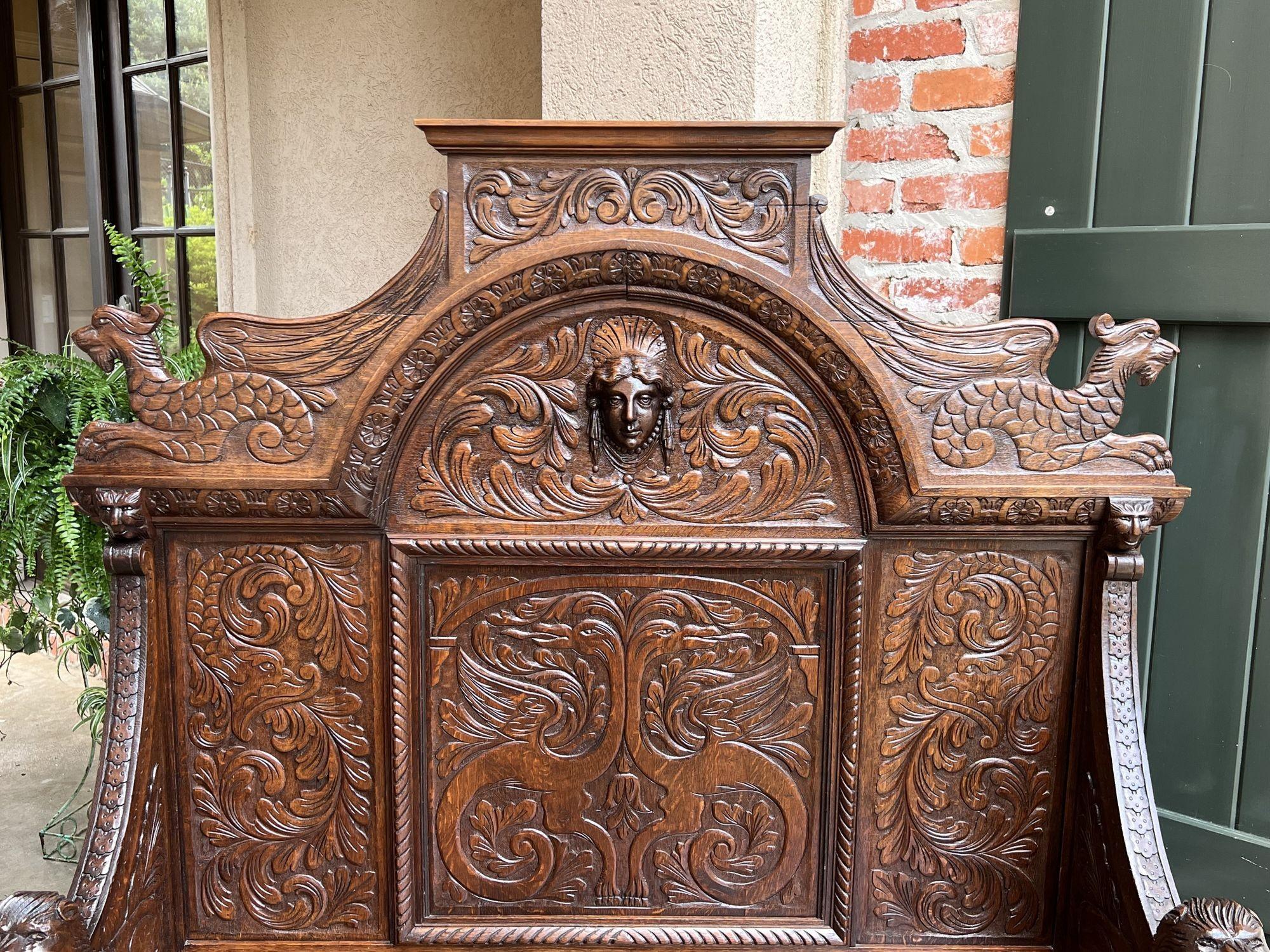 19th Century French Carved Oak Hall Bench Trunk Chest Renaissance Gothic Settle In Good Condition In Shreveport, LA