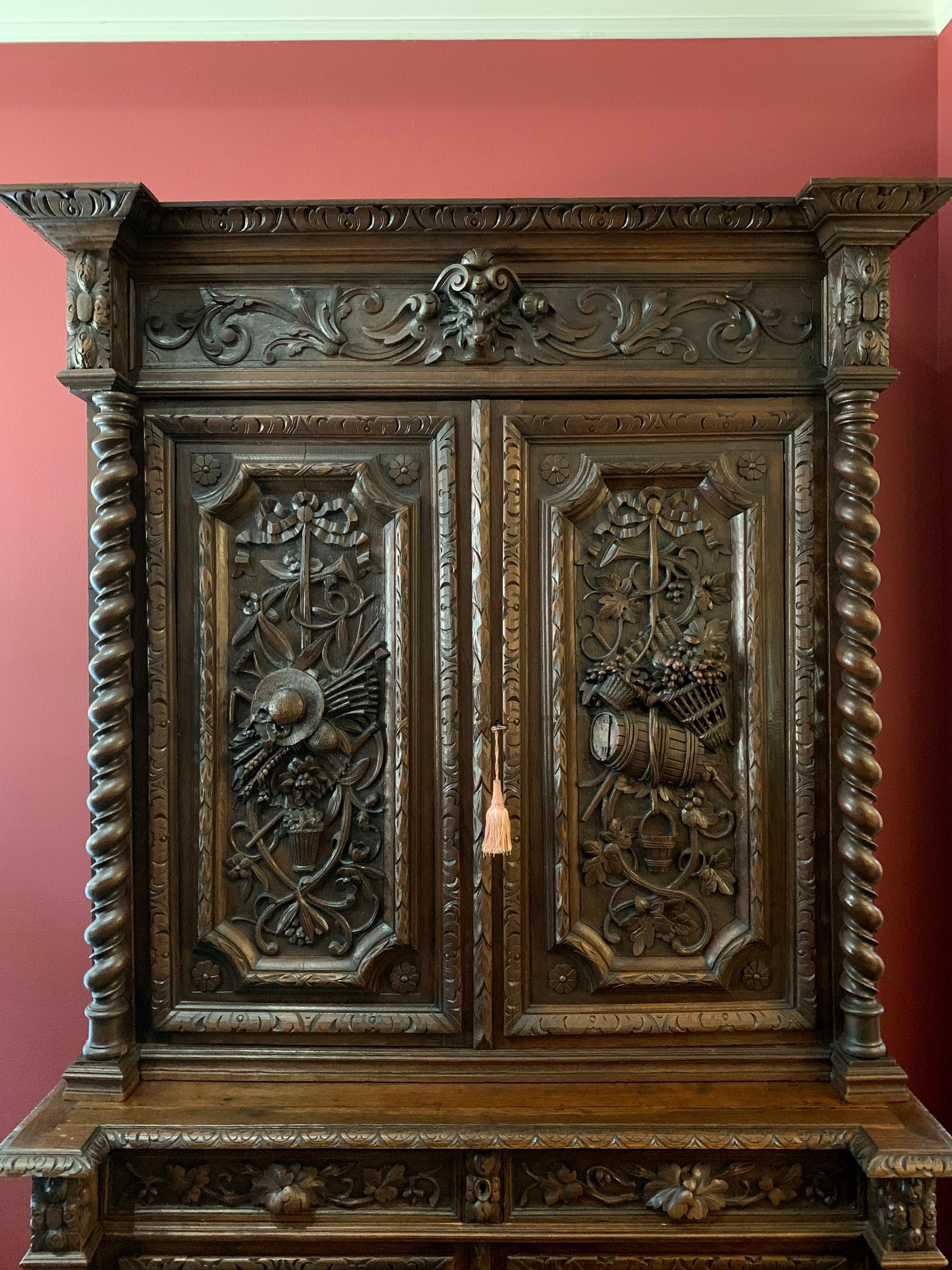 19th Century French Carved Oak Hunt Cabinet Bookcase Barley Twist Renaissance In Good Condition In Shreveport, LA