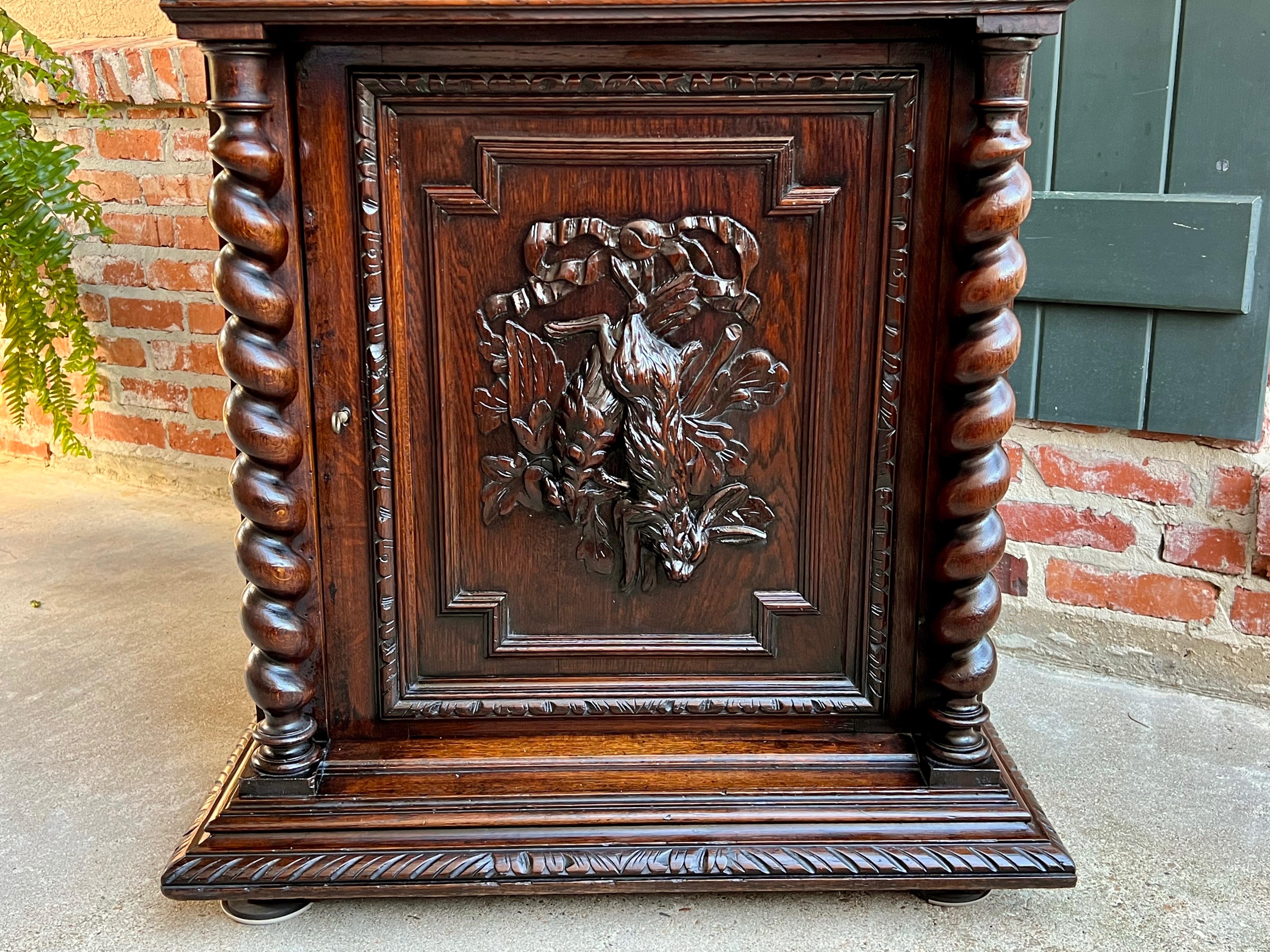 19th century French Carved Oak Hunt Cabinet Confiturier Barley Twist Rabbit In Good Condition In Shreveport, LA