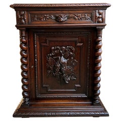 Gabinetto di caccia francese del XIX secolo in Oak intagliato Confiturier Coniglio d'orzo ritorto
