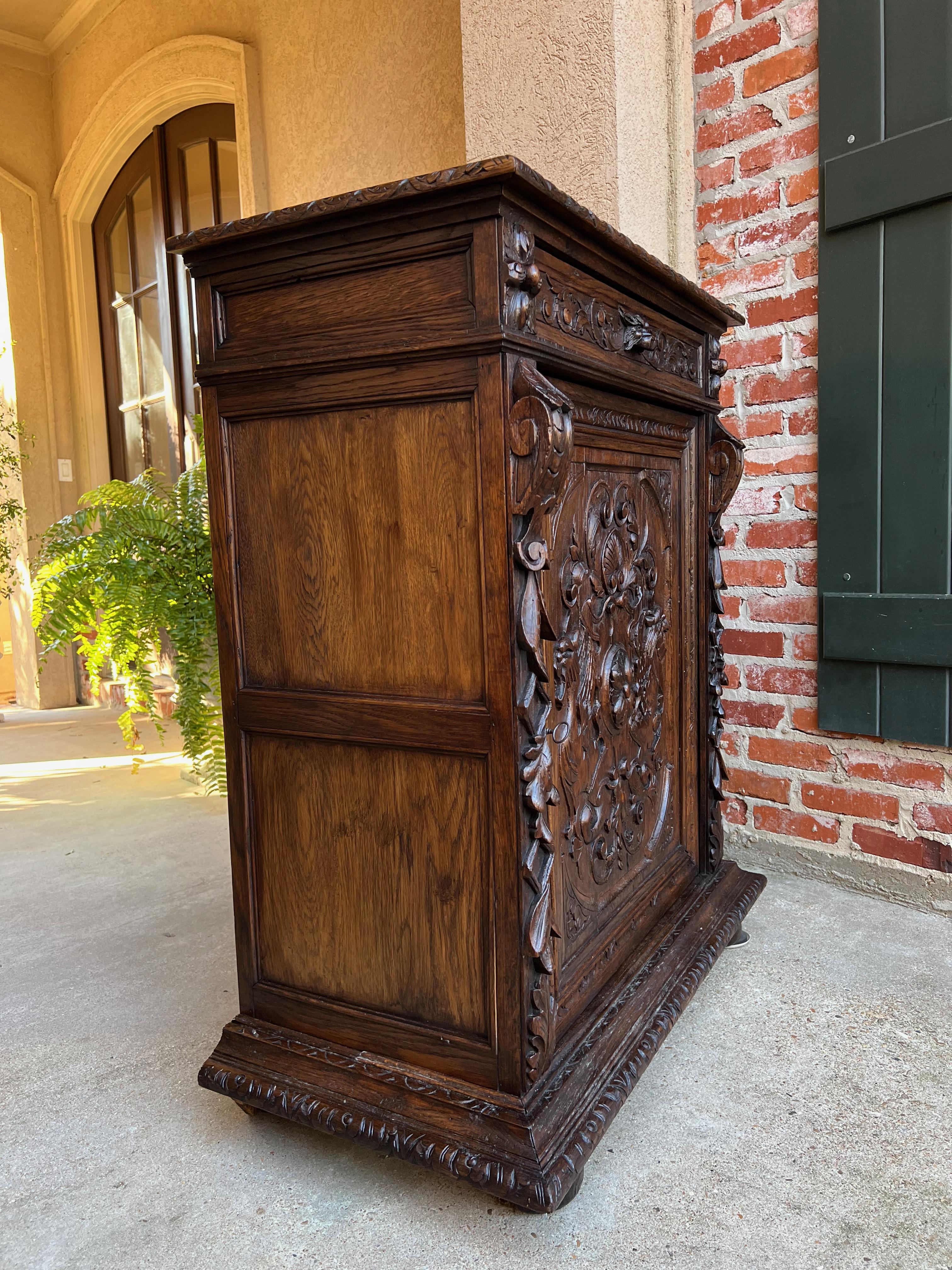 19th Century French Carved Oak Hunt Cabinet Confiturier Renaissance In Good Condition In Shreveport, LA