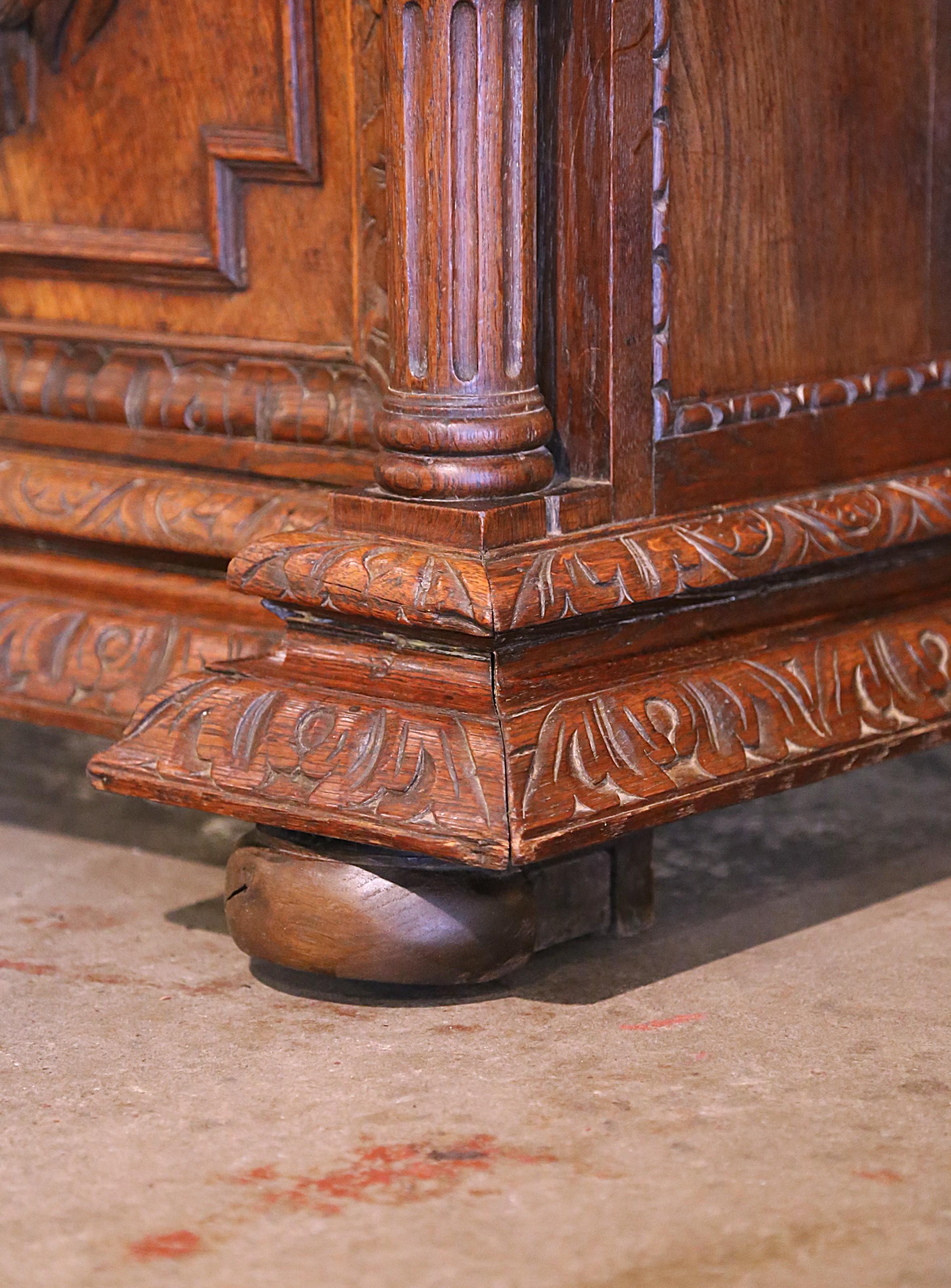 Mobile da caccia francese del XIX secolo in Oak intagliato con motivi di uccelli e pesci in vendita 3