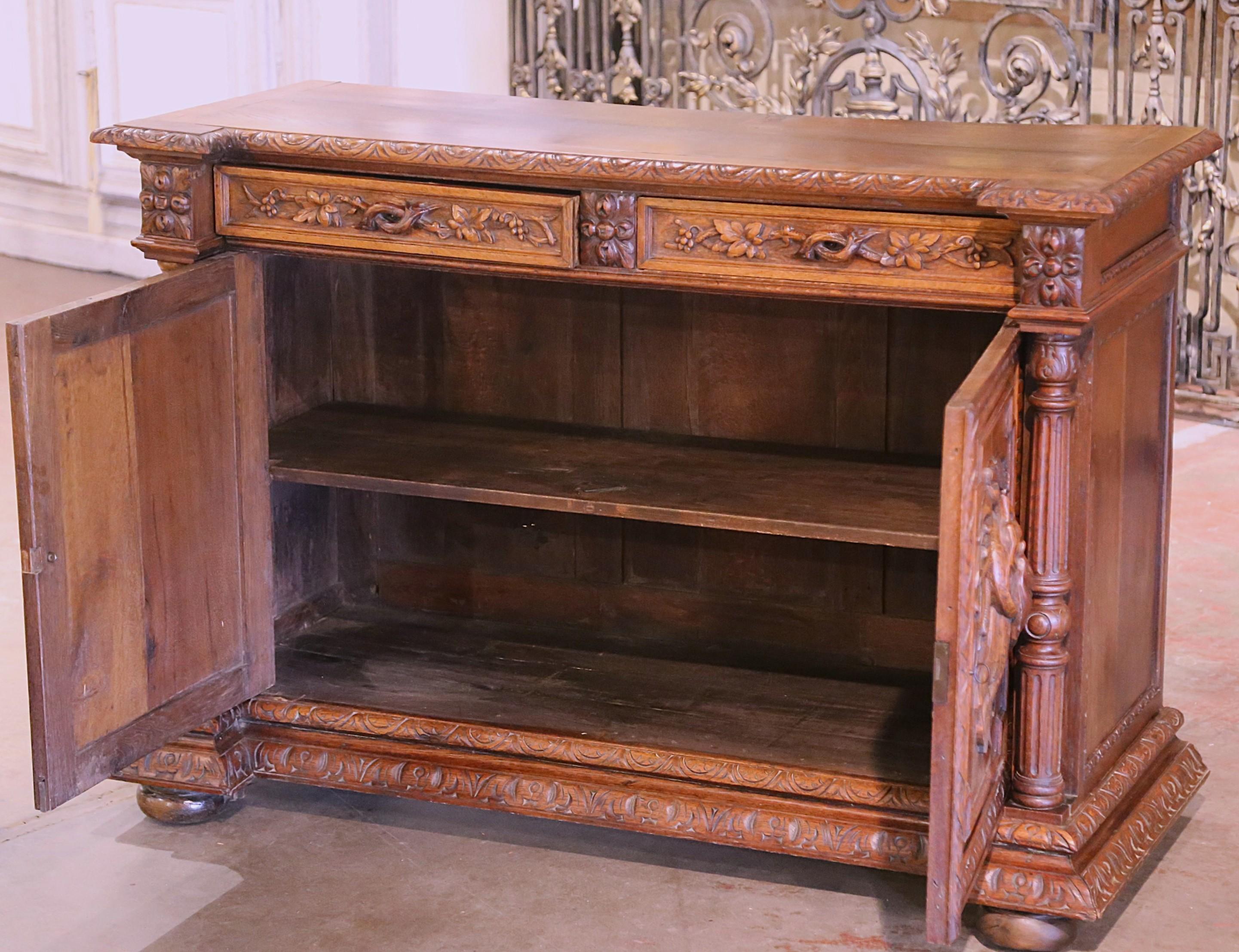 Mobile da caccia francese del XIX secolo in Oak intagliato con motivi di uccelli e pesci in vendita 5