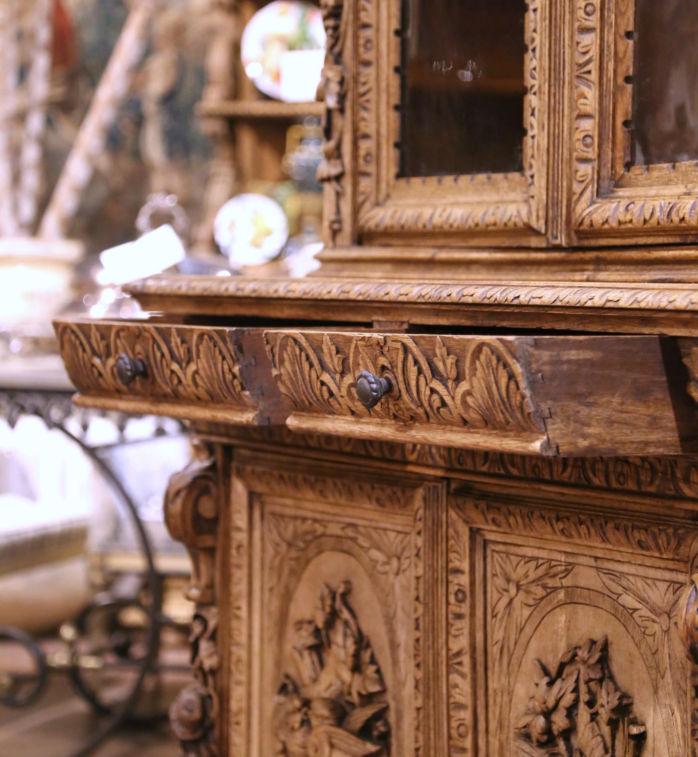 19th Century French Carved Oak Nine-Gun Cabinet with Bird and hunt Motifs For Sale 8