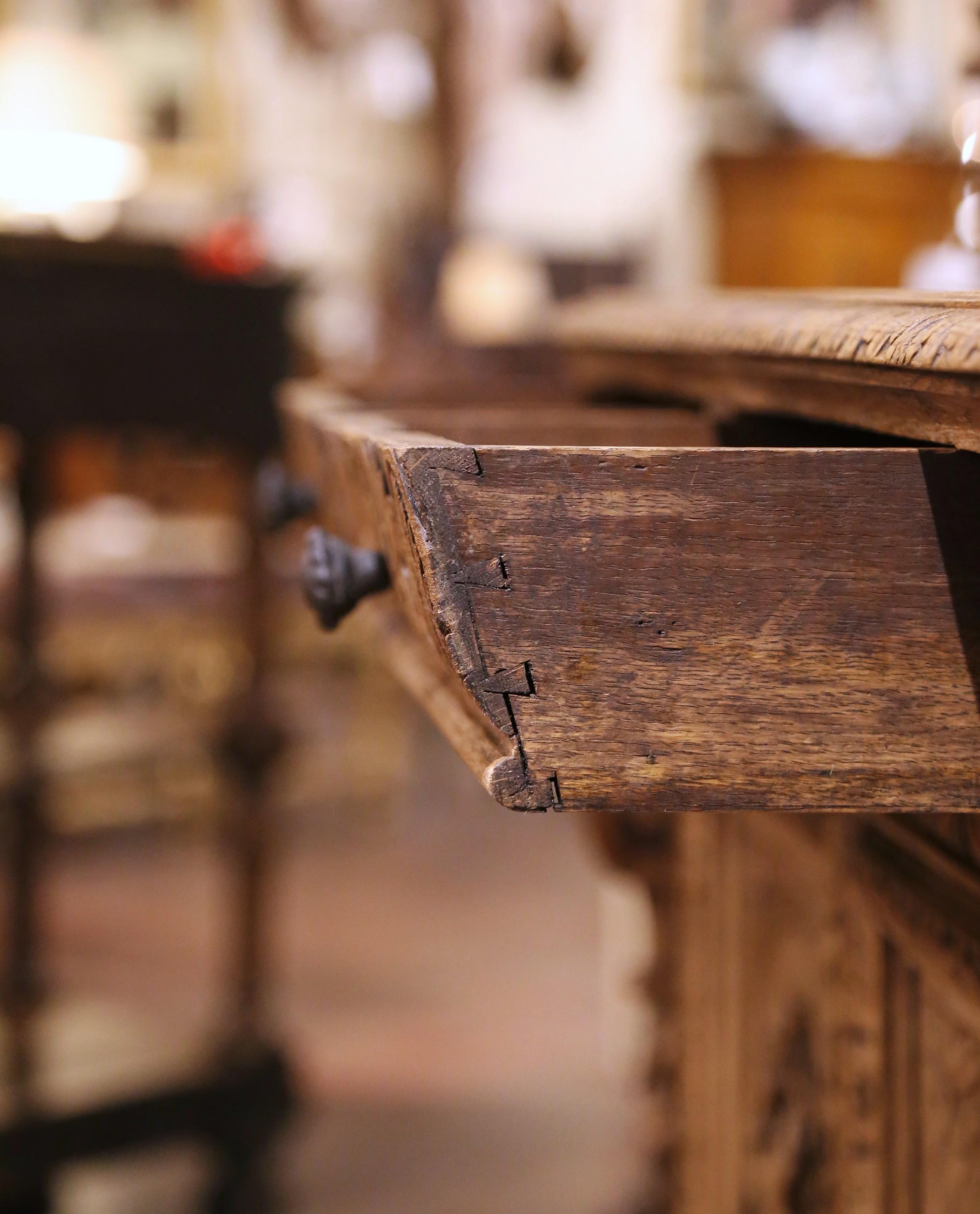 19th Century French Carved Oak Nine-Gun Cabinet with Bird and hunt Motifs For Sale 9