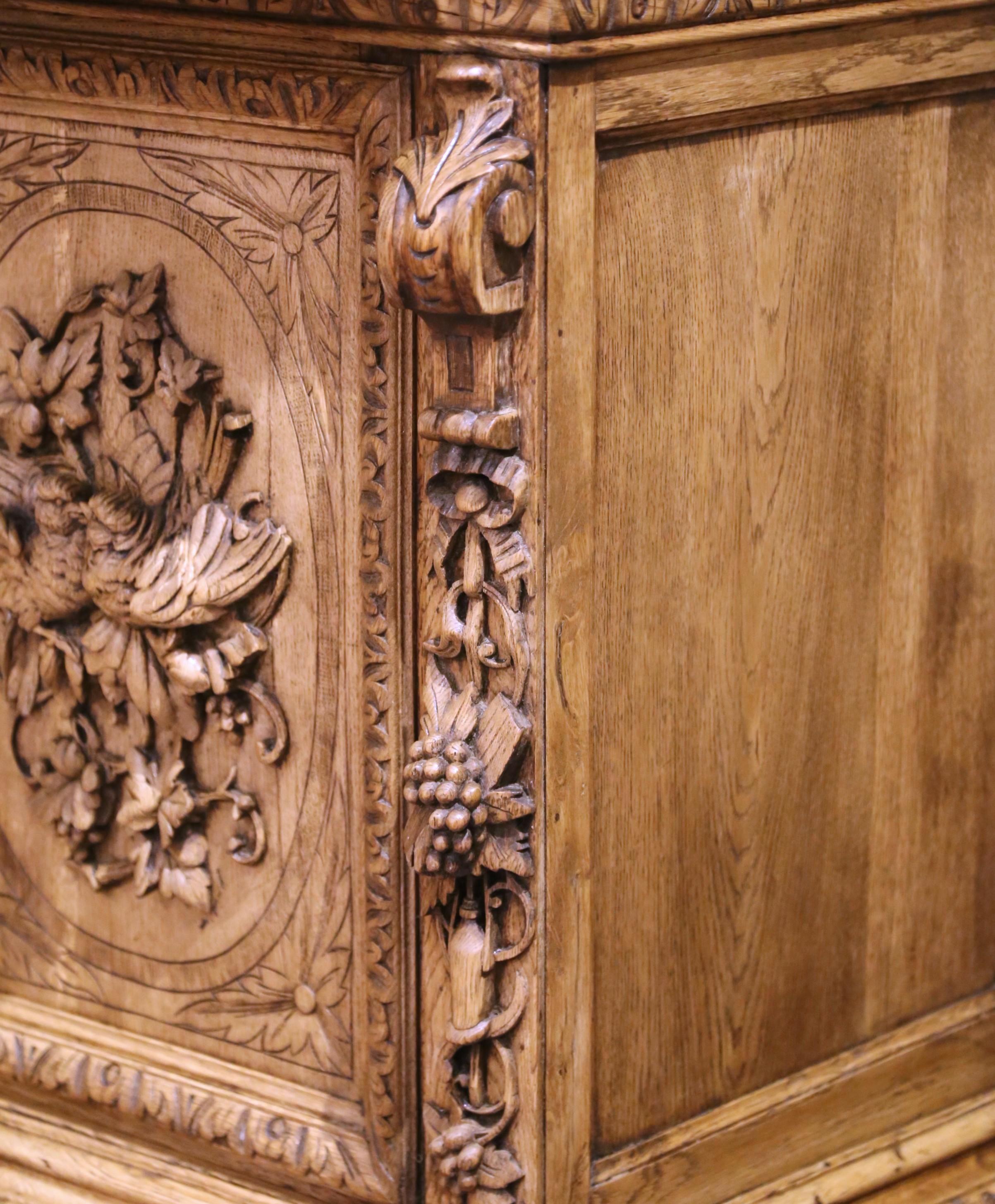 19th Century French Carved Oak Nine-Gun Cabinet with Bird and hunt Motifs For Sale 10