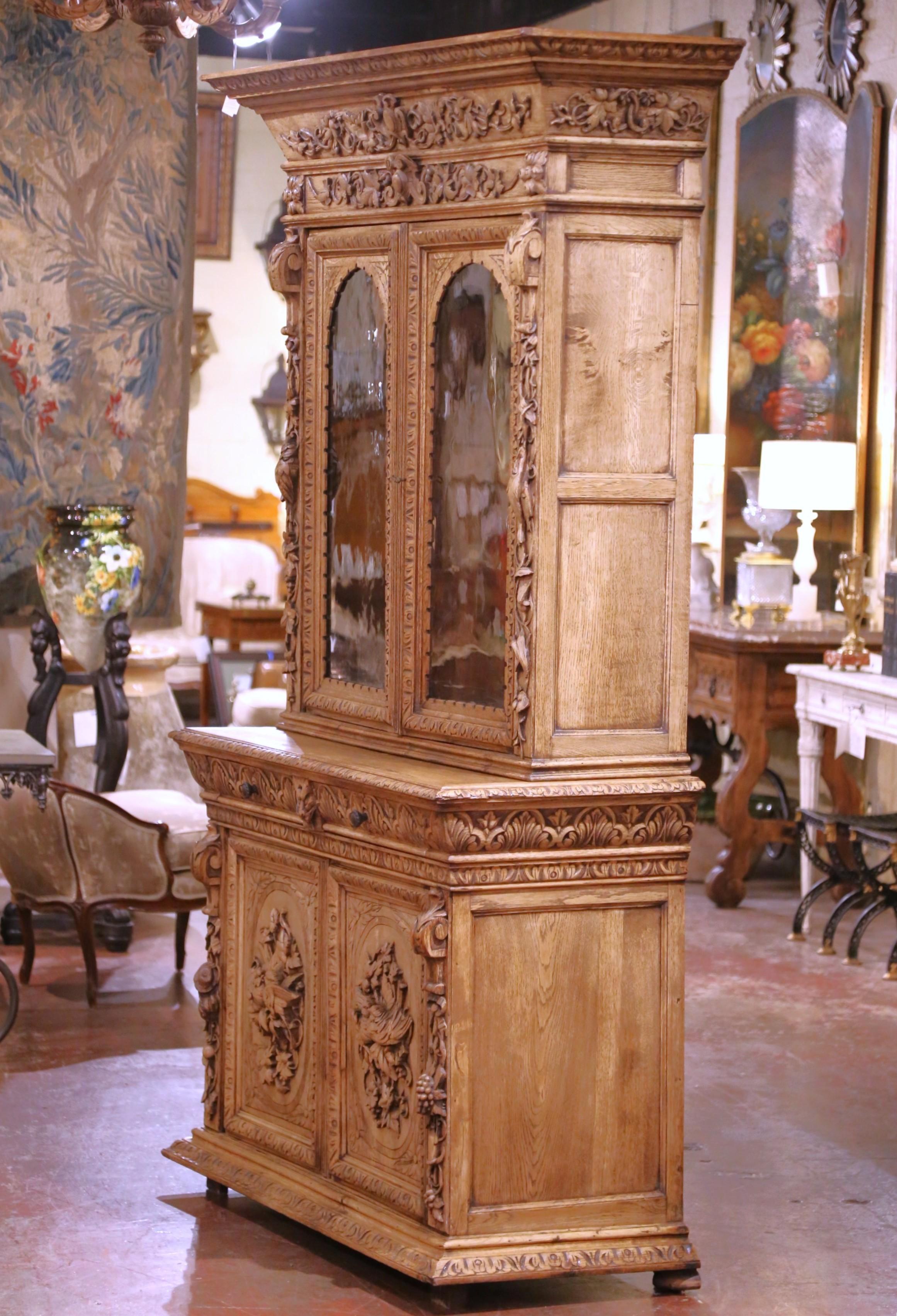 19th Century French Carved Oak Nine-Gun Cabinet with Bird and hunt Motifs For Sale 11