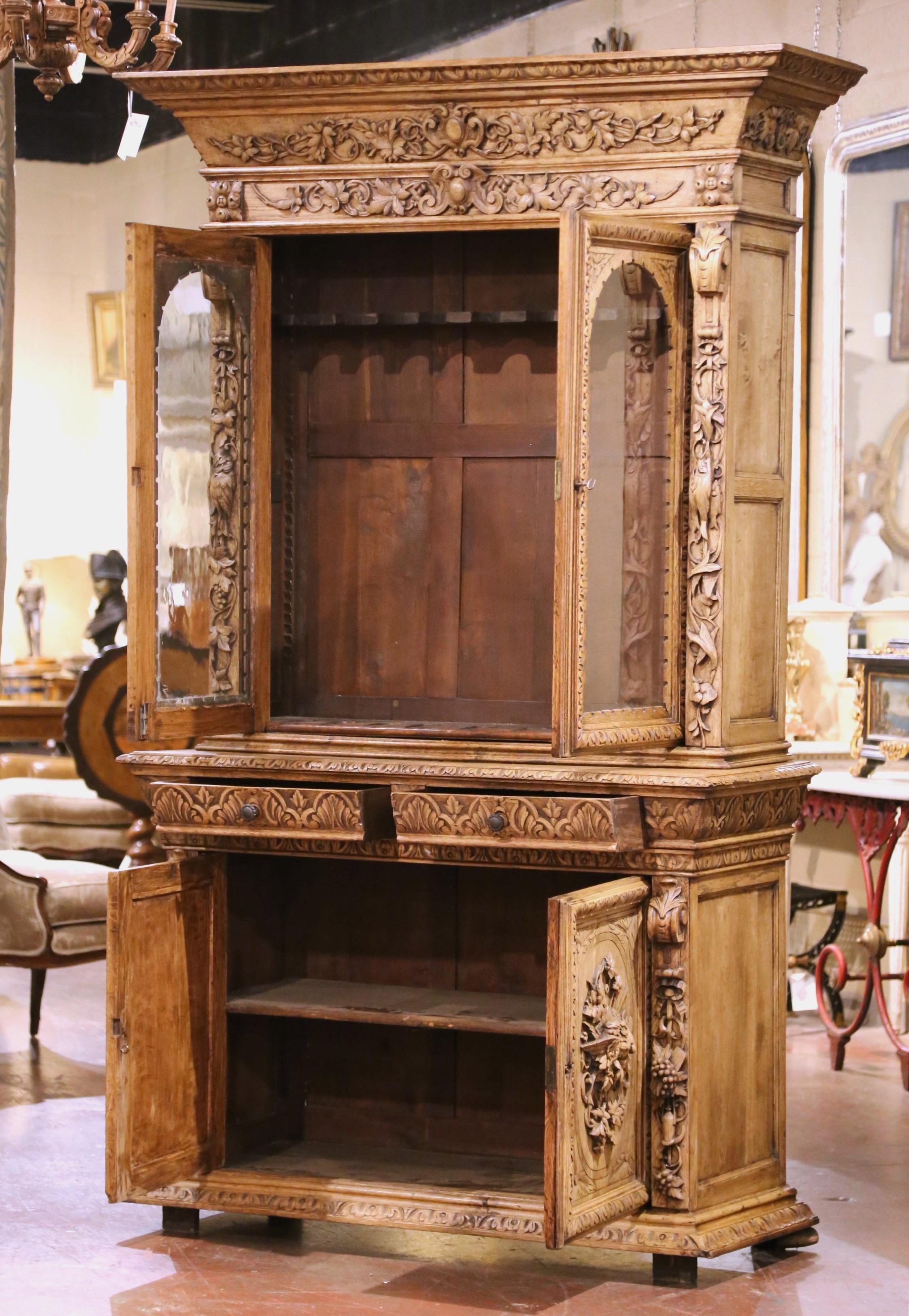 Black Forest 19th Century French Carved Oak Nine-Gun Cabinet with Bird and hunt Motifs For Sale