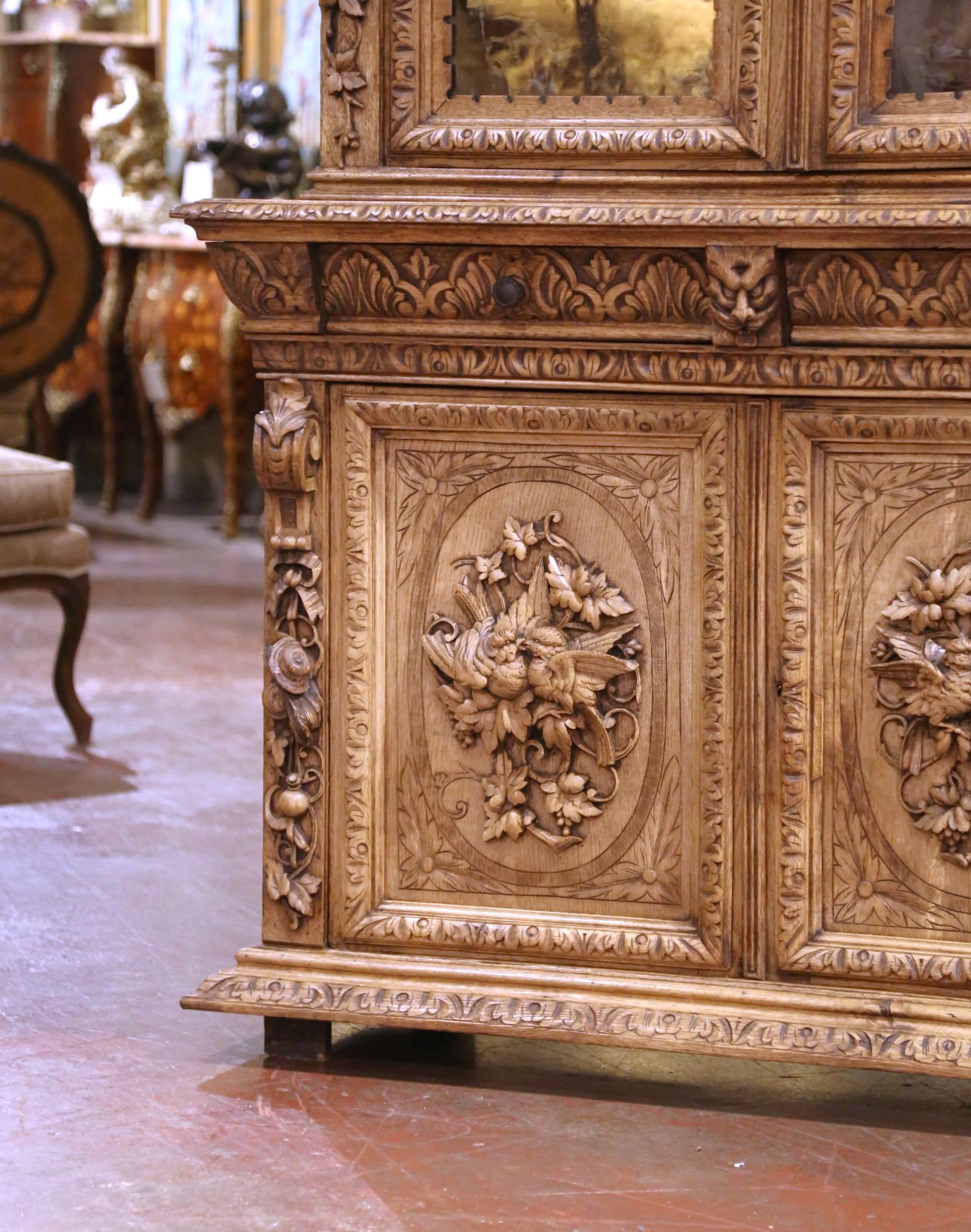 19th Century French Carved Oak Nine-Gun Cabinet with Bird and hunt Motifs For Sale 1