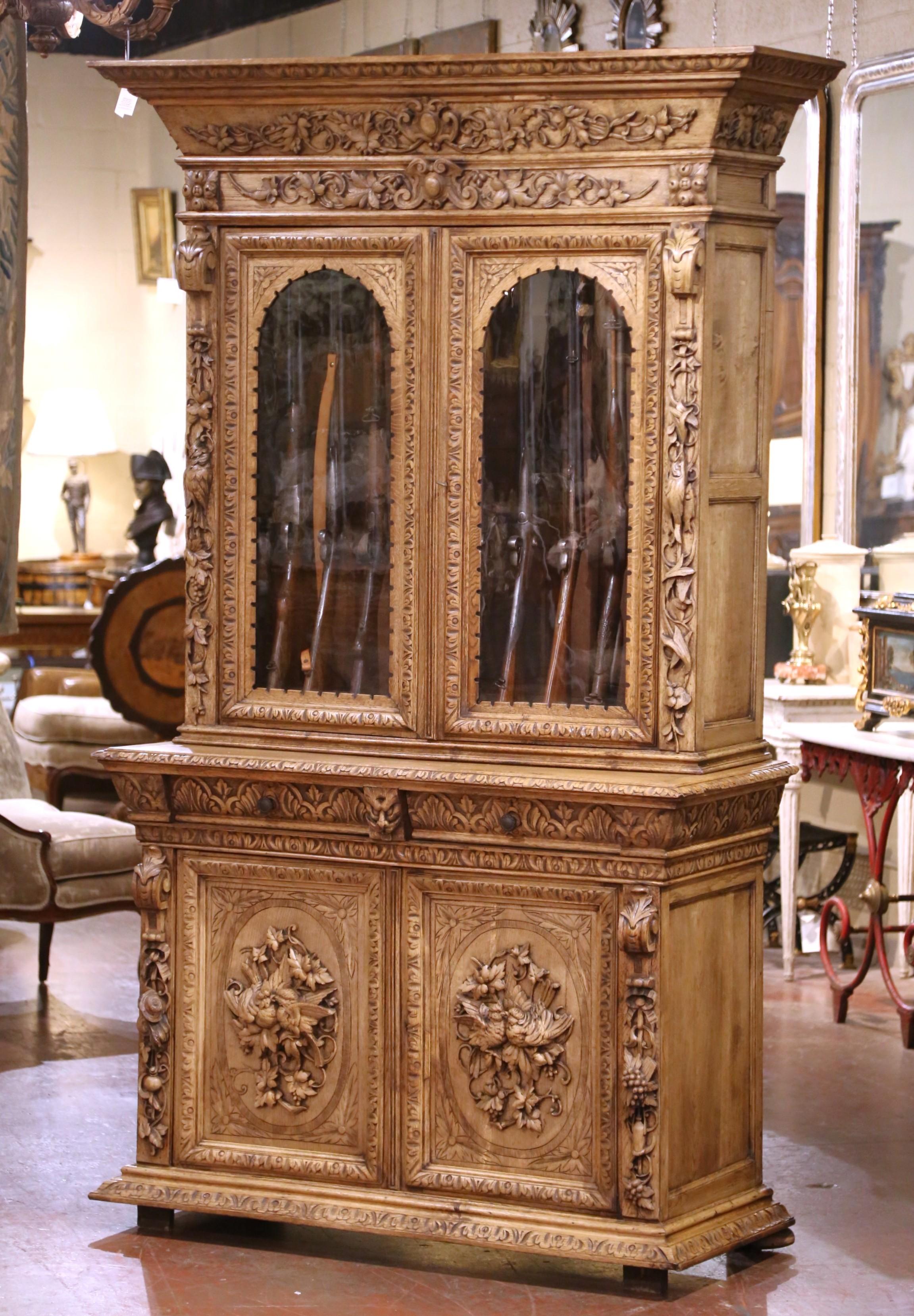 19th Century French Carved Oak Nine-Gun Cabinet with Bird and hunt Motifs For Sale 2
