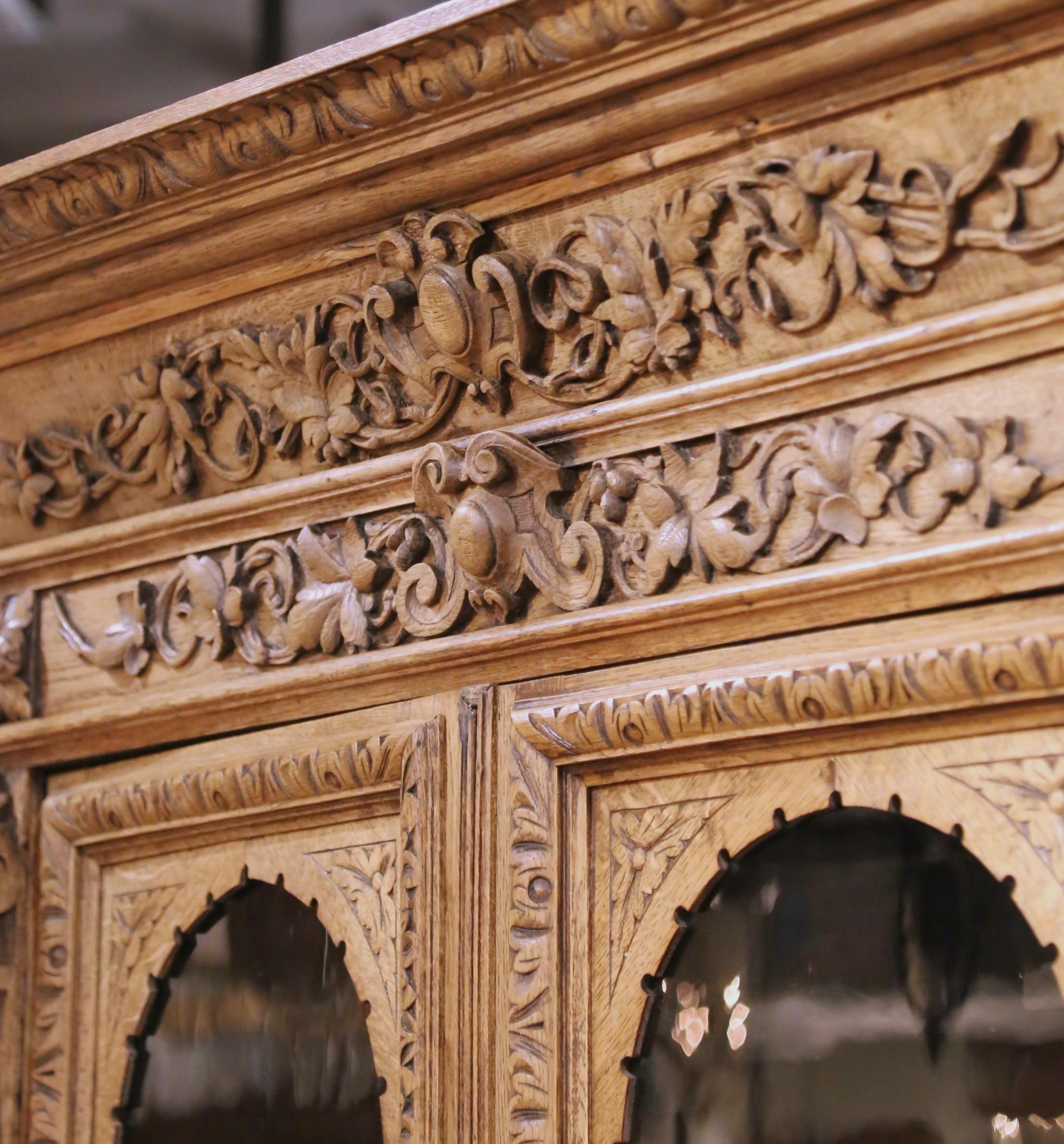 19th Century French Carved Oak Nine-Gun Cabinet with Bird and hunt Motifs For Sale 3