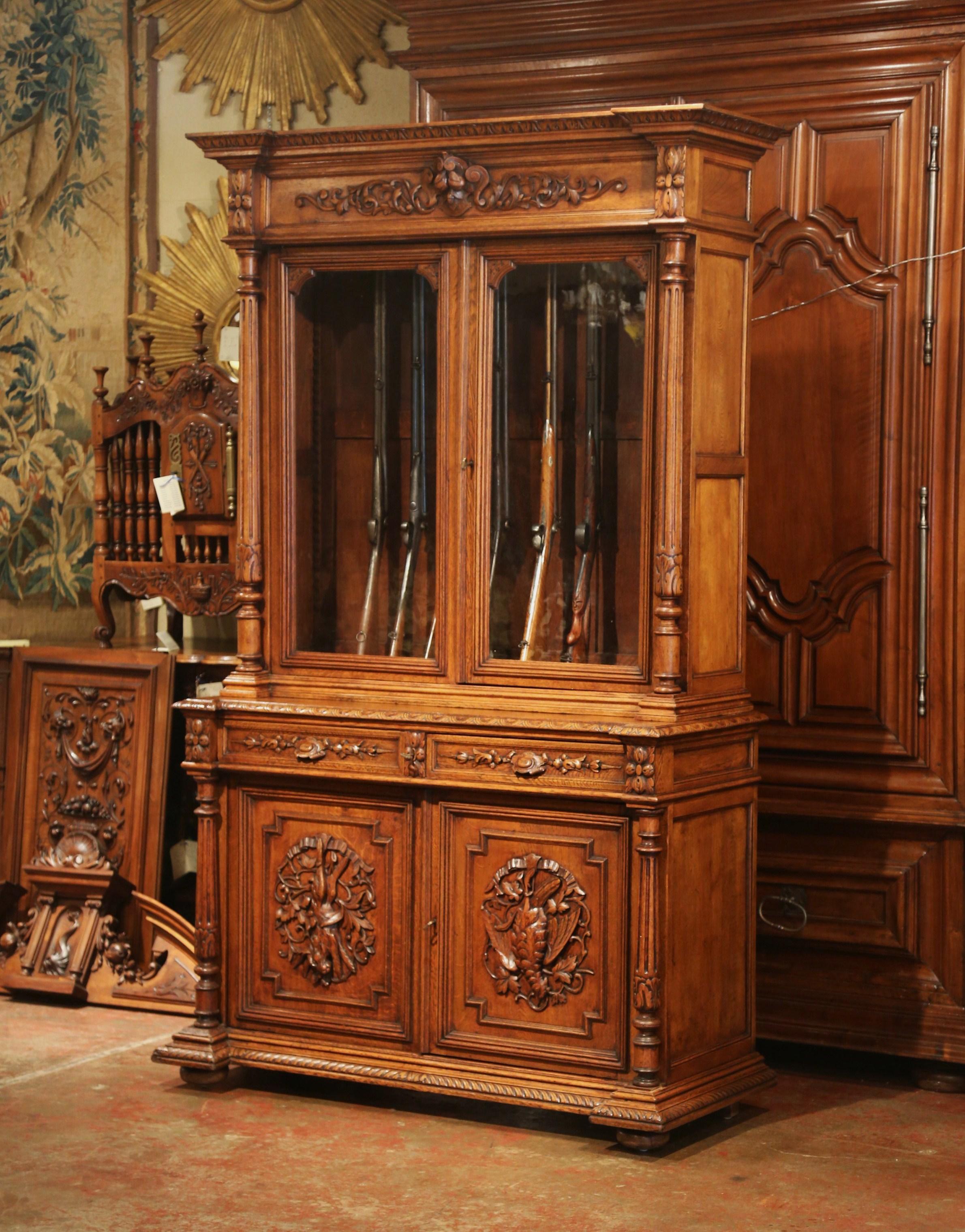 19th Century French Carved Oak Nine-Gun Display Buffet Cabinet with Hunt Motifs In Excellent Condition In Dallas, TX