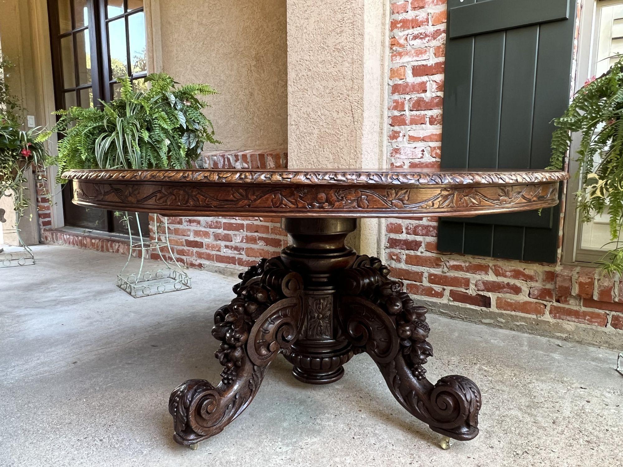19th Century French Carved Oak Oval Dining Table Black Forest Game Library Table In Good Condition In Shreveport, LA