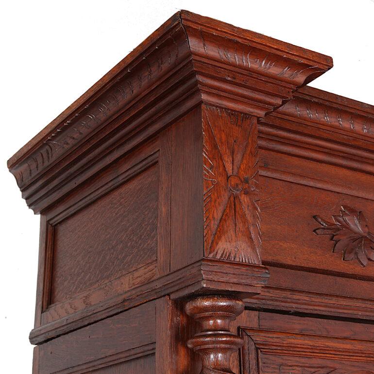 19th Century French Carved Oak Renaissance Revival Bookcase In Good Condition In Vancouver, British Columbia