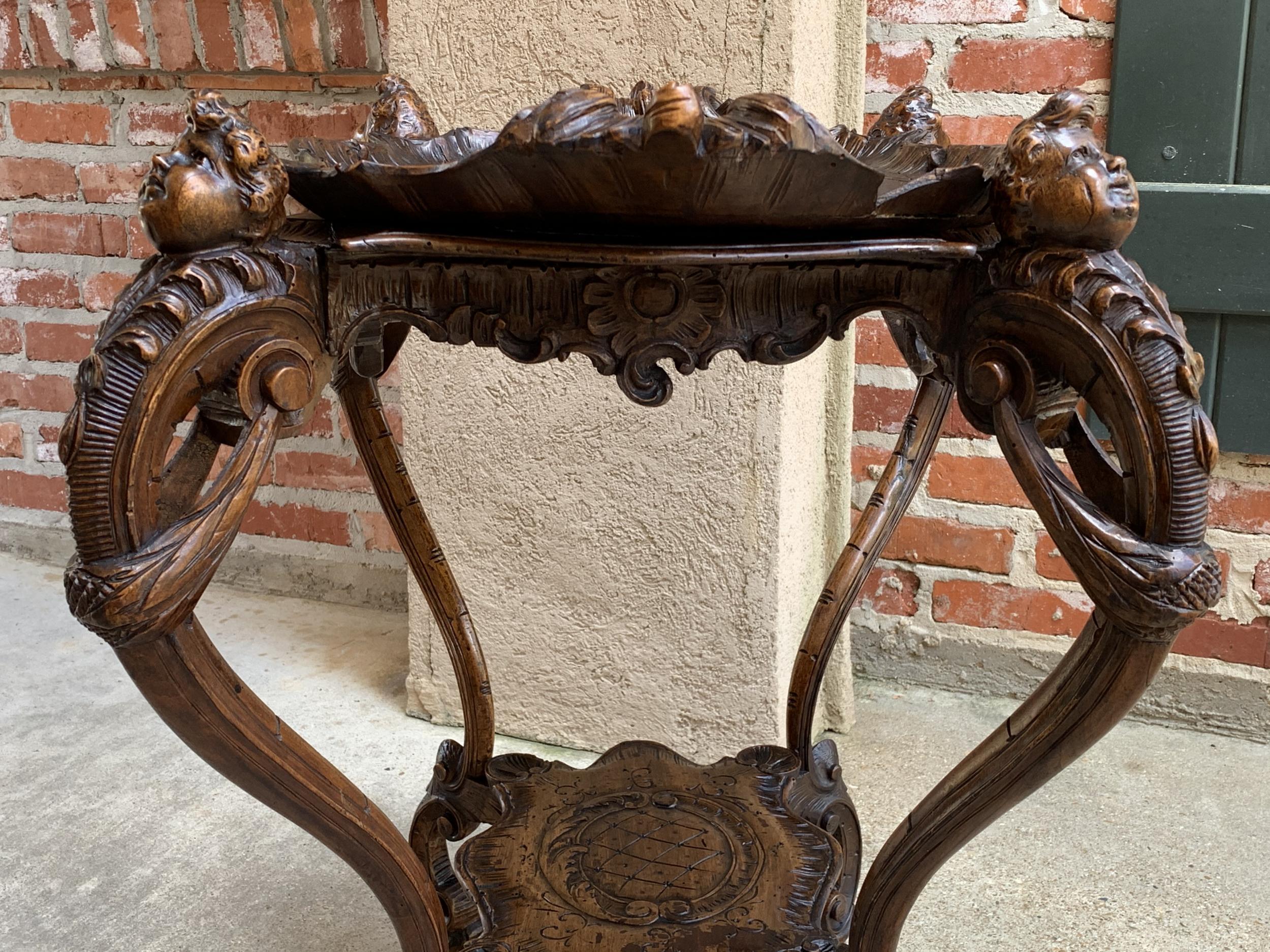 19th century French Carved Oak Sofa Dessert Table Serving Tray Louis XV Cherub In Good Condition For Sale In Shreveport, LA