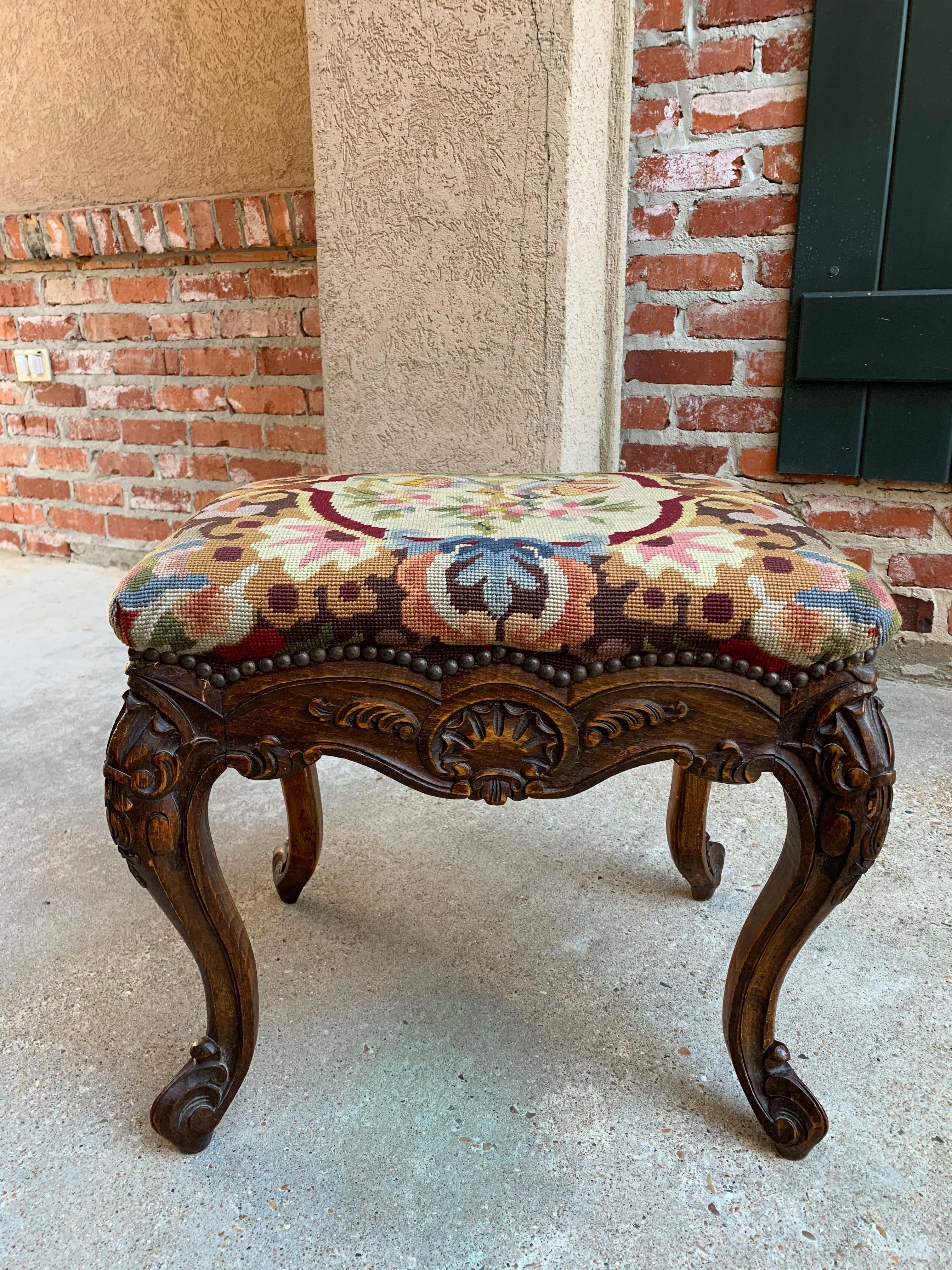 19th Century French Carved Oak Stool Bench Louis XV Style Tabouret Needlepoint In Good Condition In Shreveport, LA