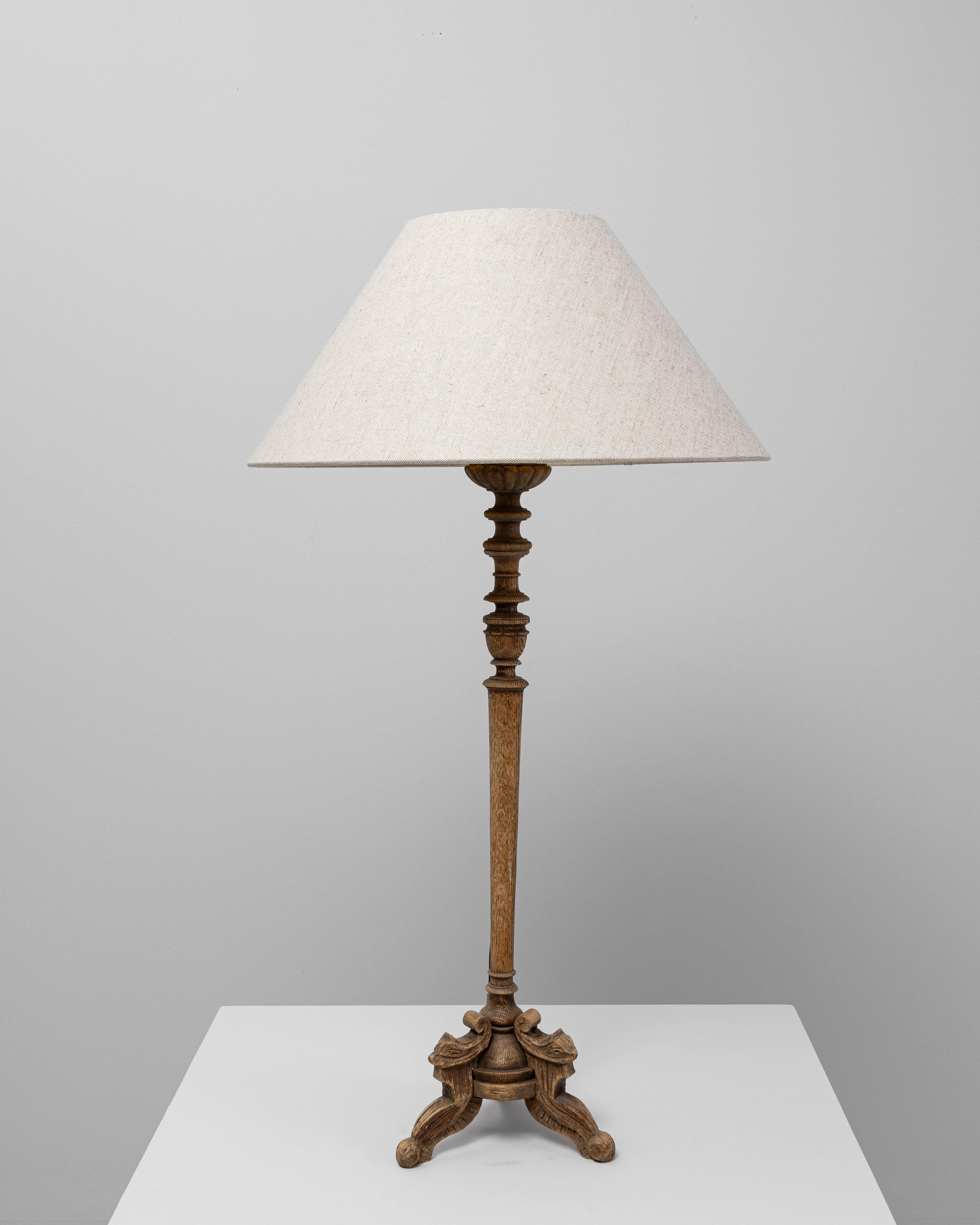 Chêne Lampe à poser en chêne français sculpté du XIXe siècle en vente