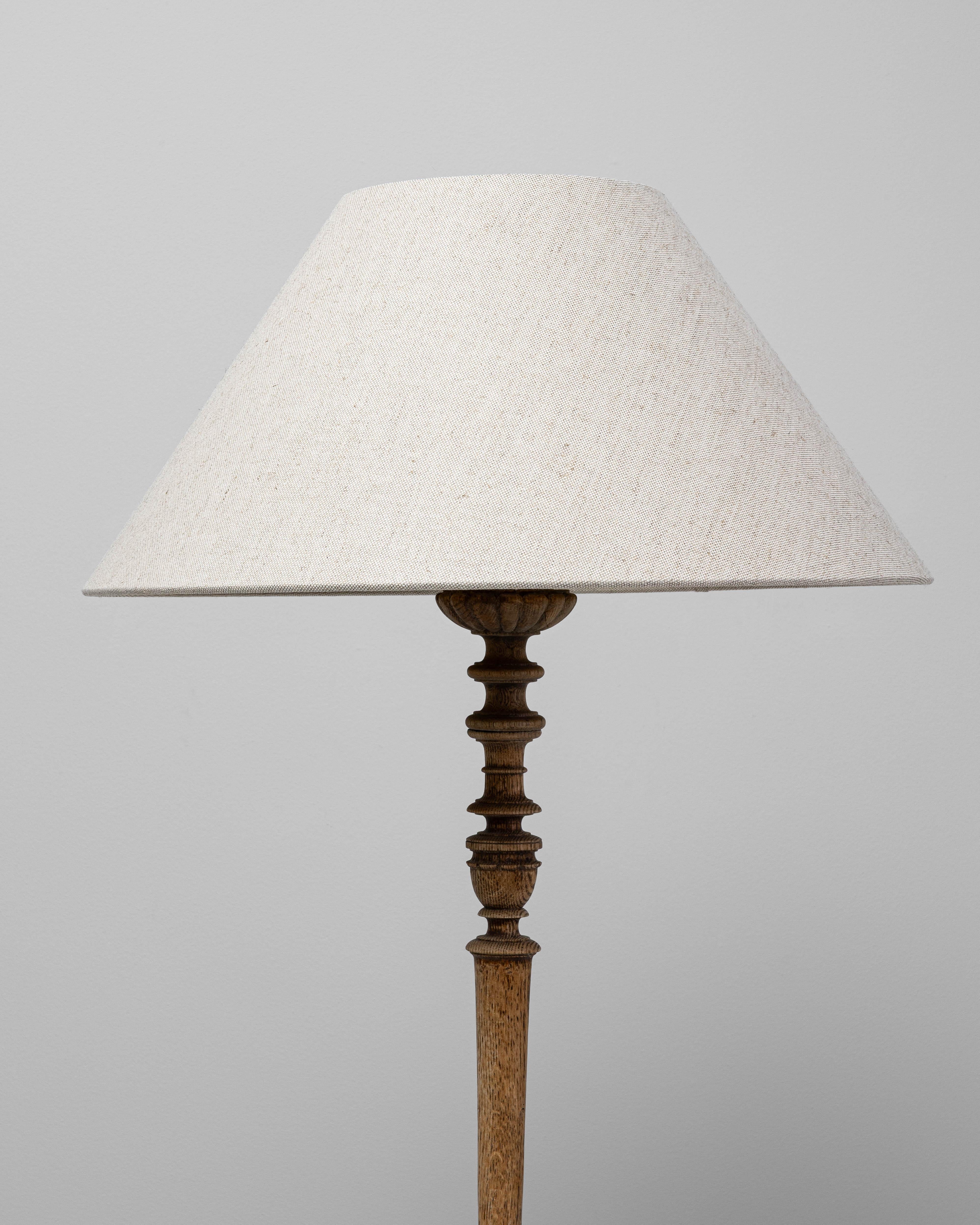 Lampe à poser en chêne français sculpté du XIXe siècle en vente 3