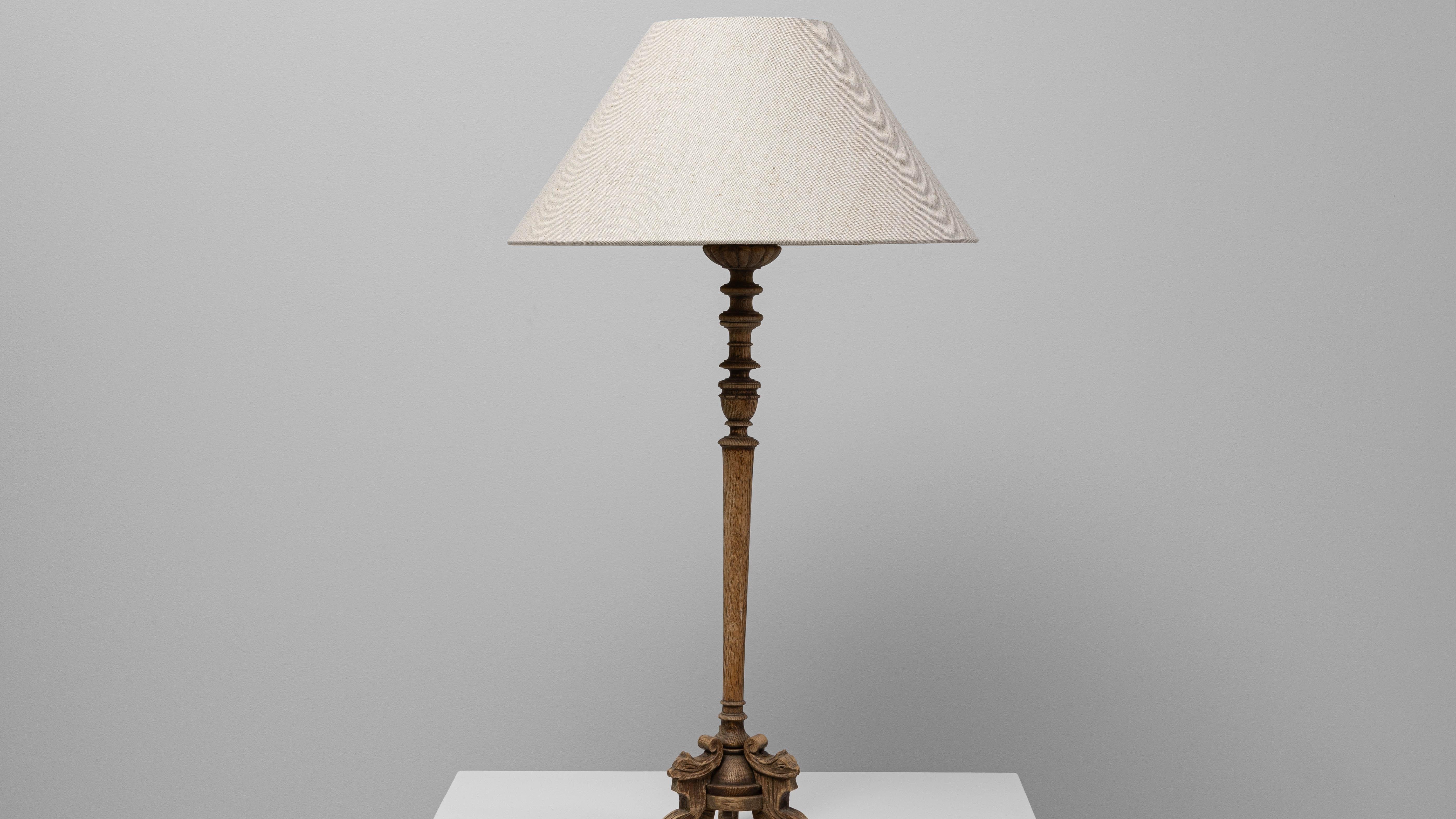 Lampe à poser en chêne français sculpté du XIXe siècle en vente 4