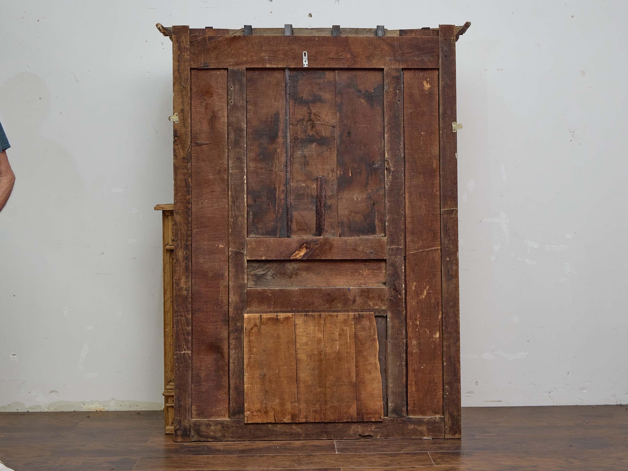 Cheminée à trumeau et miroir en chêne sculpté du XIXe siècle, composition en deux parties en vente 6