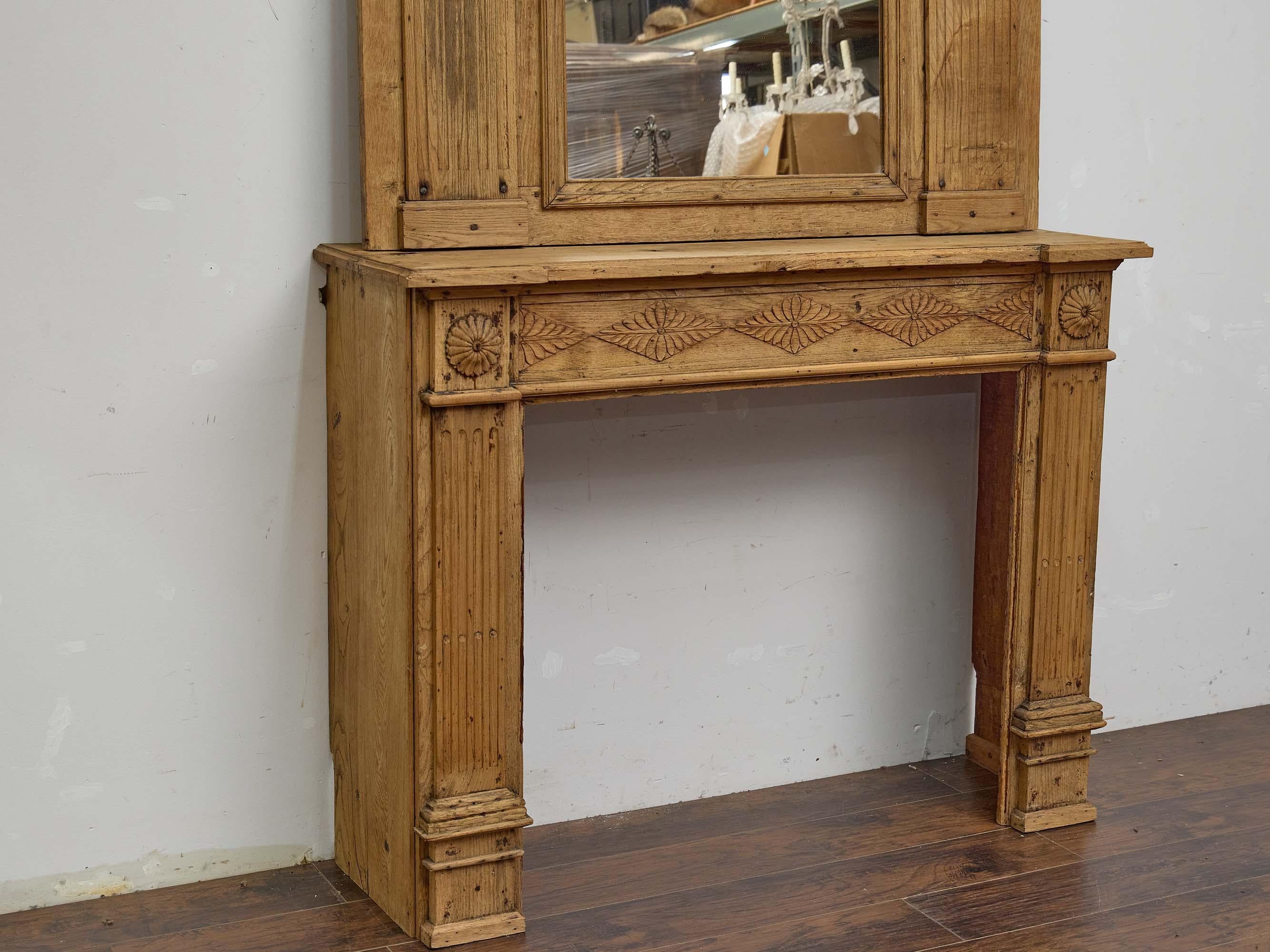 Miroir Cheminée à trumeau et miroir en chêne sculpté du XIXe siècle, composition en deux parties en vente