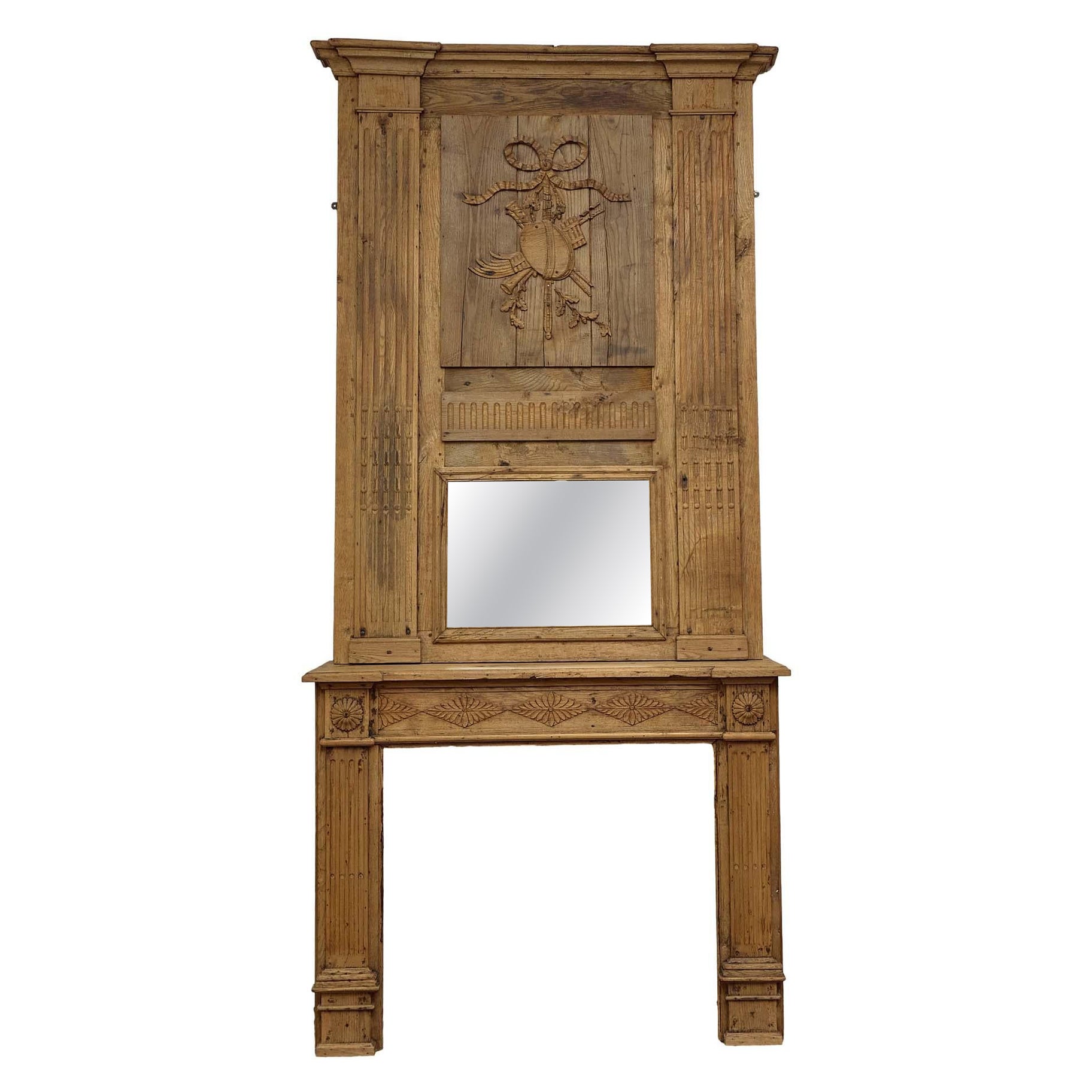 Cheminée à trumeau et miroir en chêne sculpté du XIXe siècle, composition en deux parties en vente