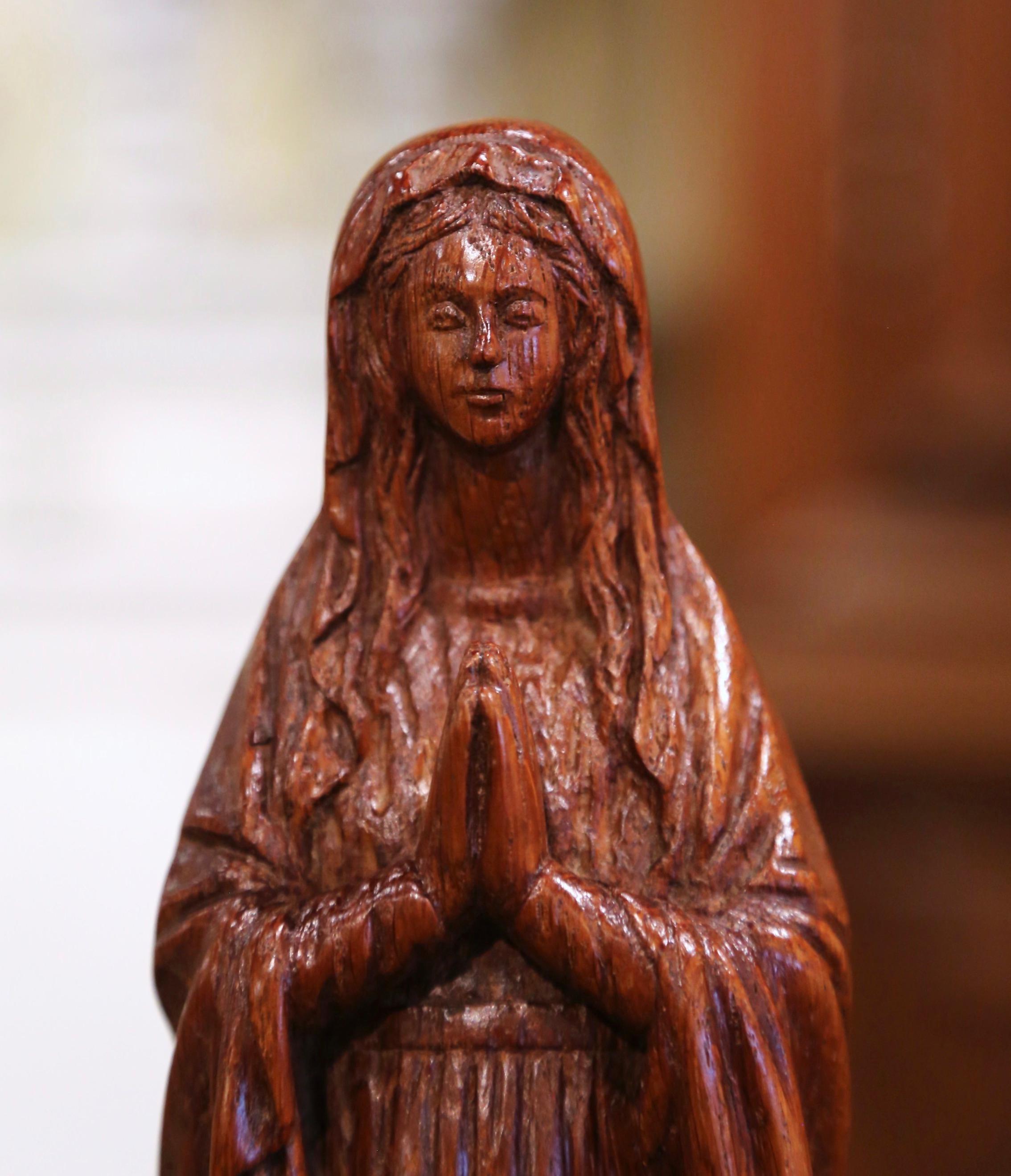 19th Century French Carved Oak Virgin Mary Statue in Prayer on Stand In Excellent Condition In Dallas, TX