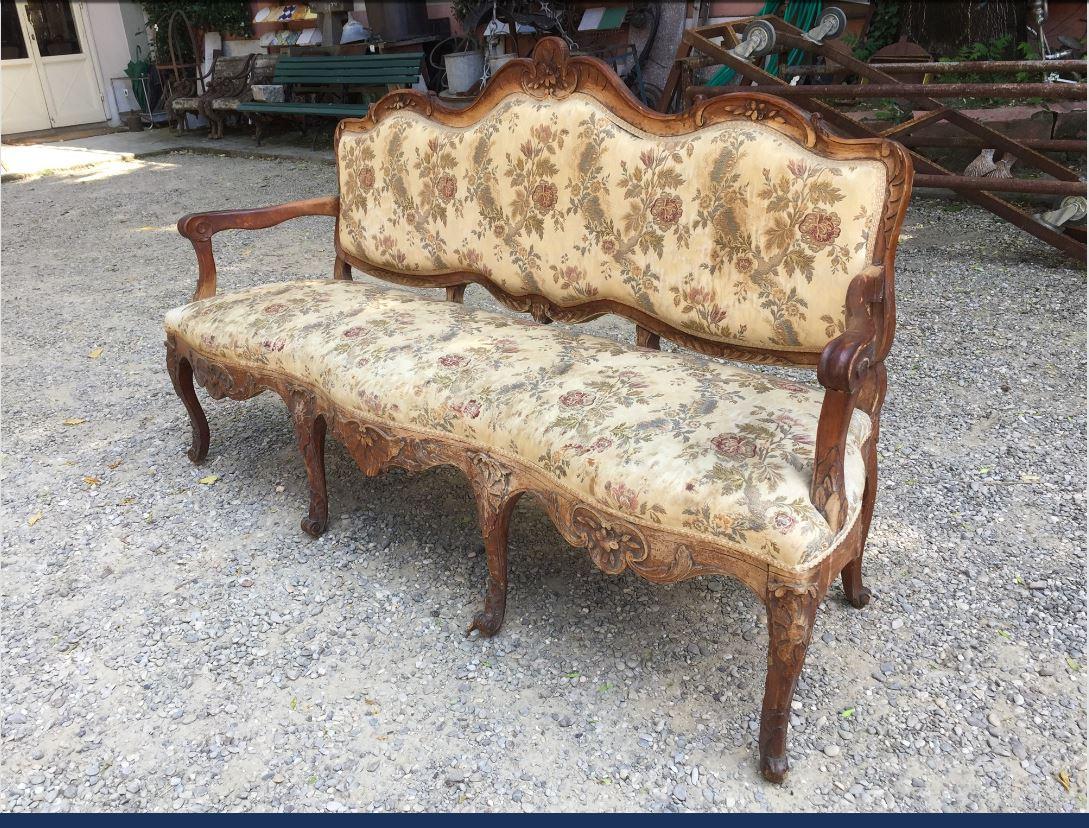 19th century French carved oak wood sofa with upholstered seat and back, 1890s.