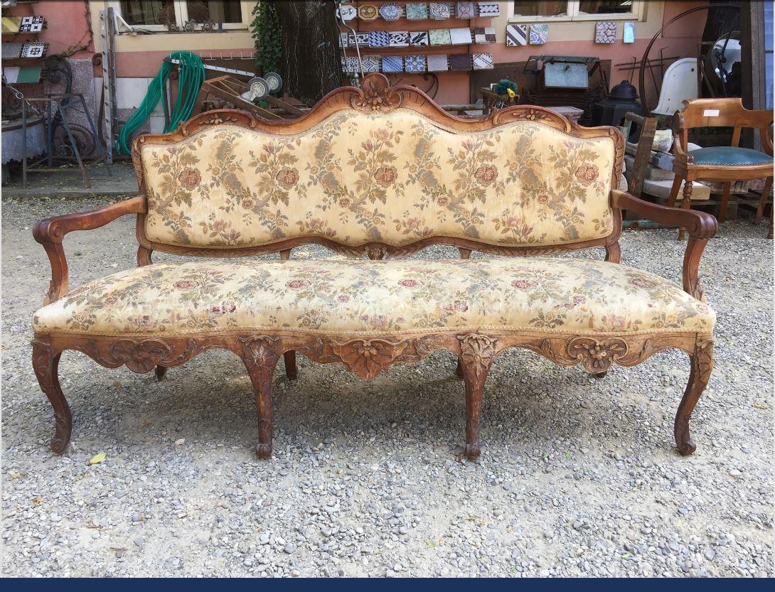Victorian 19th Century French Carved Oak Wood Sofa with Upholstered Seat and Back, 1890s For Sale