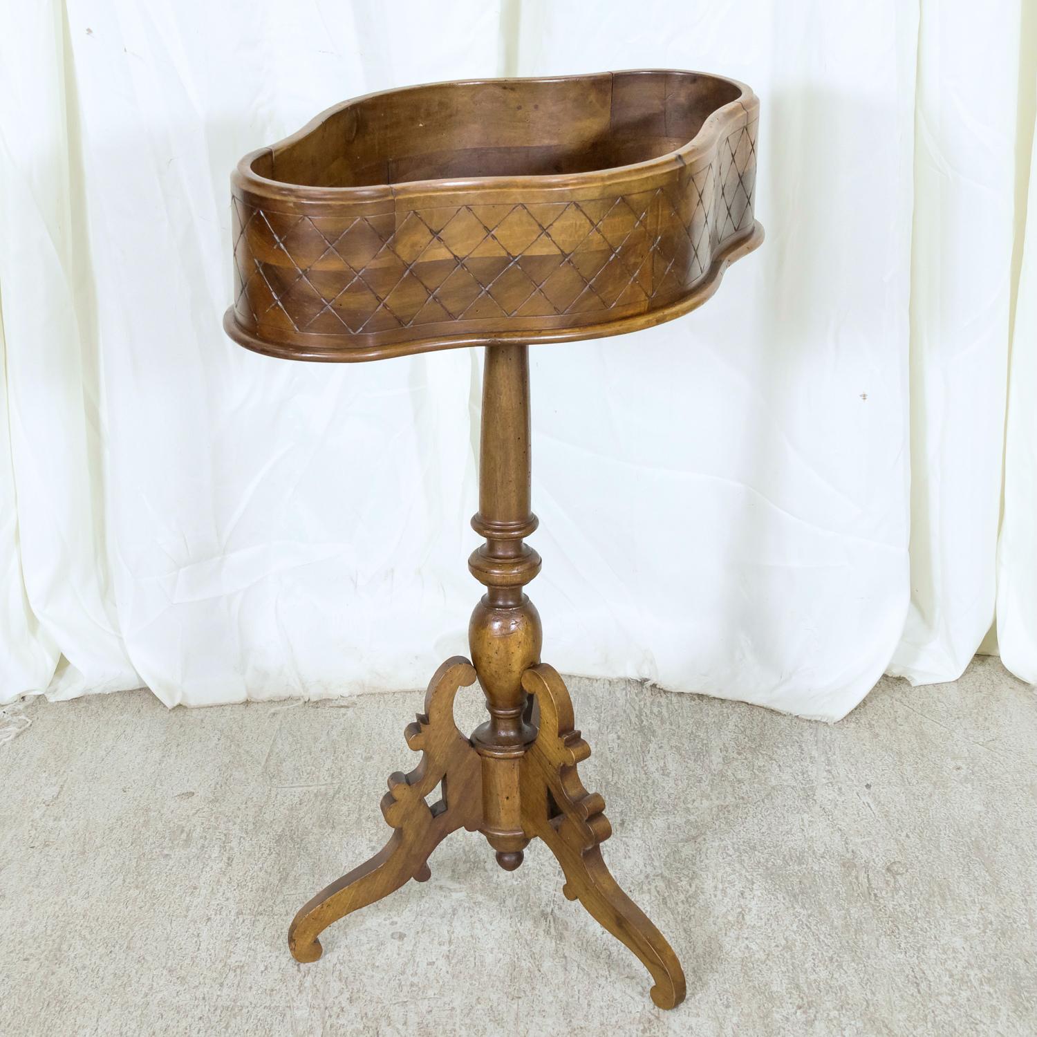19th Century French Carved Oval Shaped Walnut Jardinière Planter on Tripod Stand For Sale 2