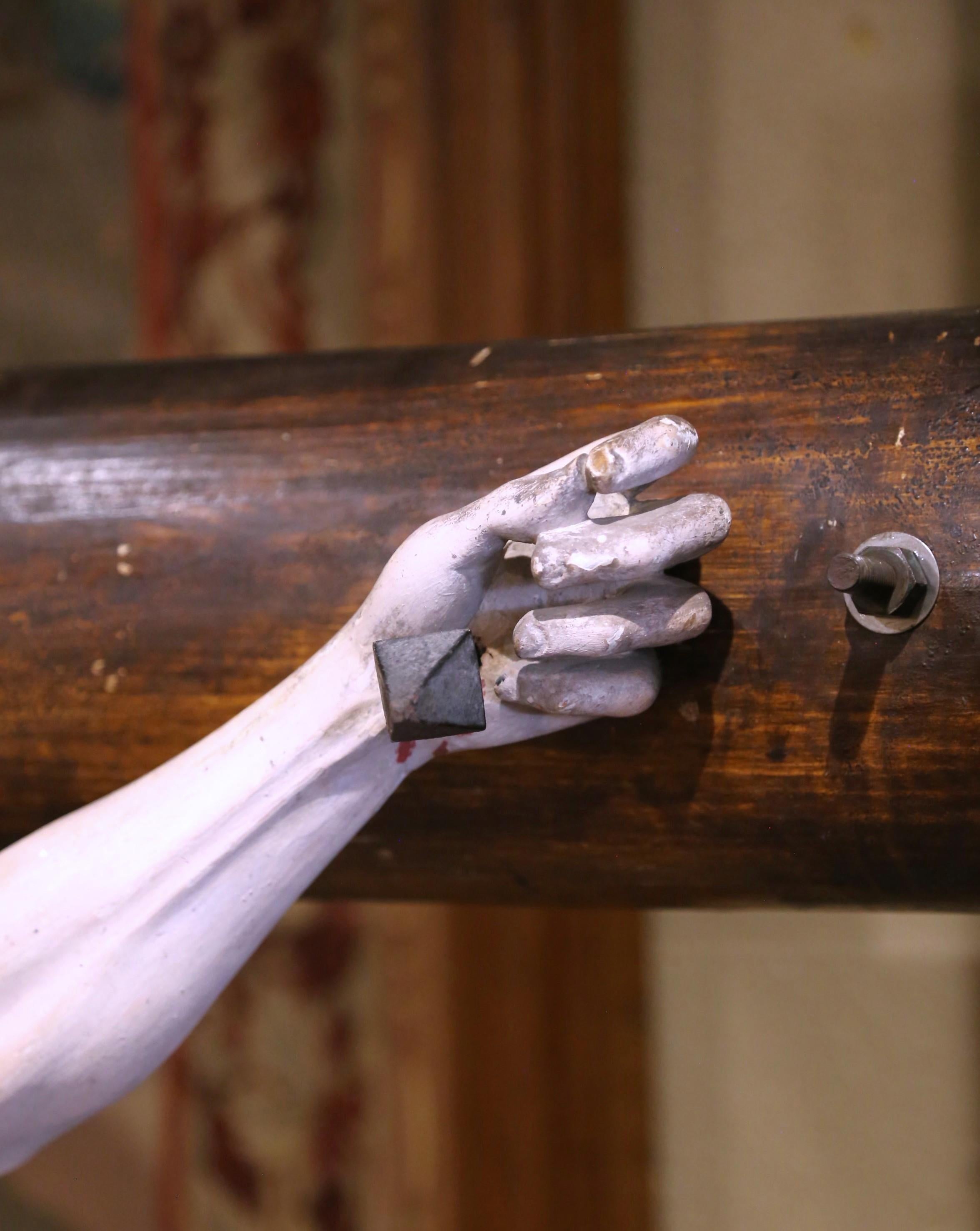 Crucifix français du 19ème siècle sculpté et peint polychrome signé Charles Forni 1881 en vente 4
