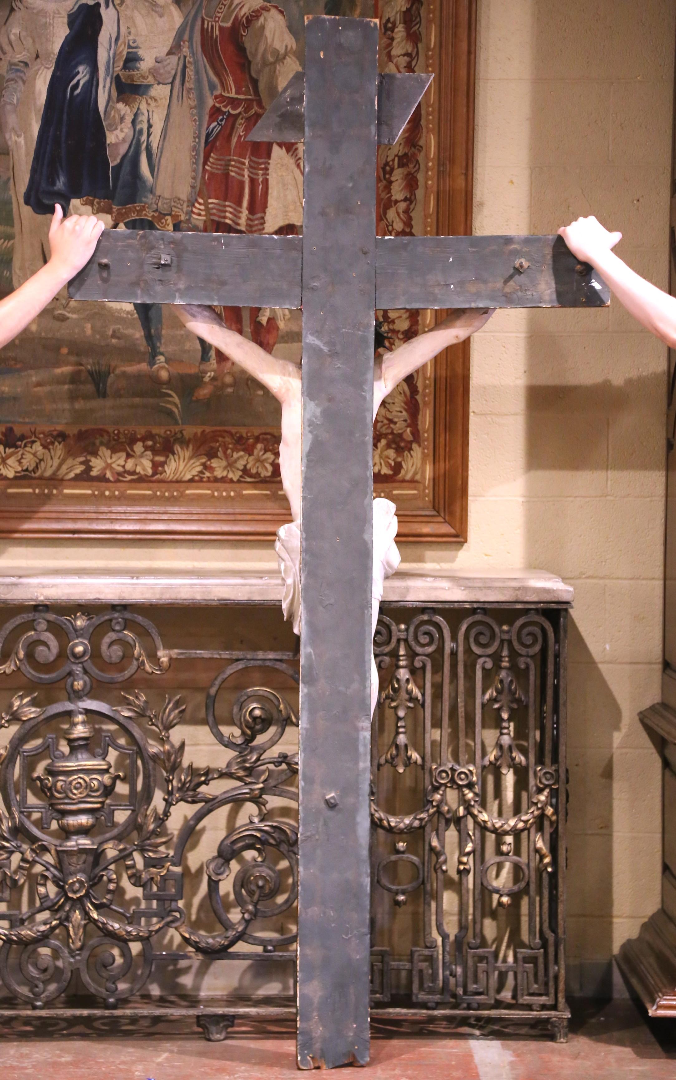 Crucifix français du 19ème siècle sculpté et peint polychrome signé Charles Forni 1881 en vente 5